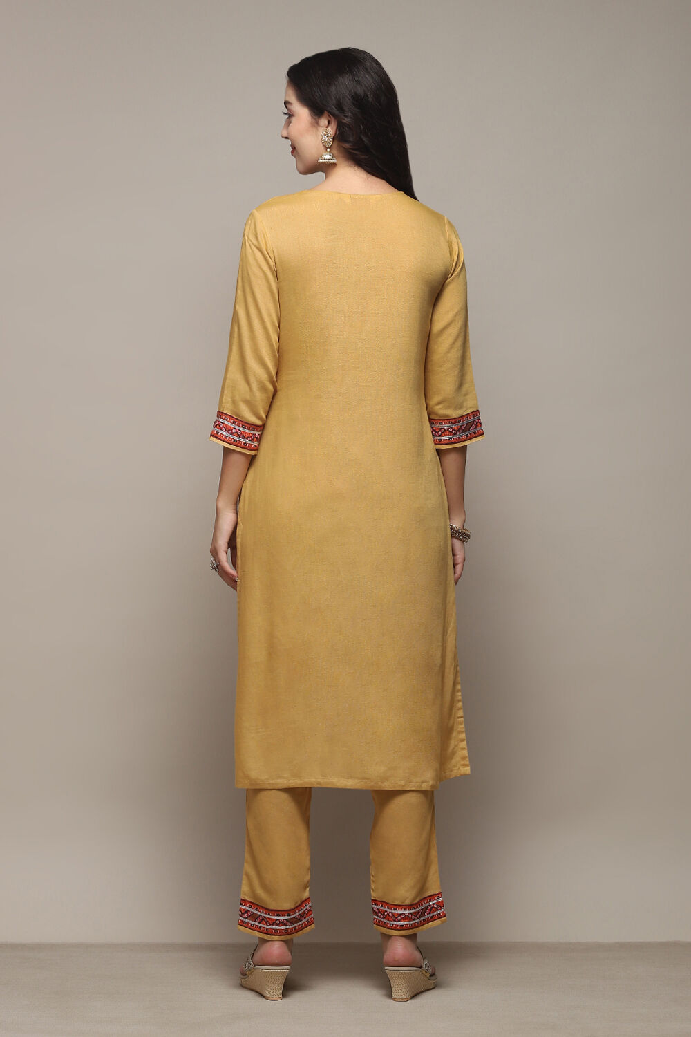 Beige Rayon flax Narrow Kurta Pant Suit Set image number 5