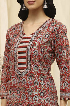Red Cotton Floral Printed Unstitched Suit Set image number 2