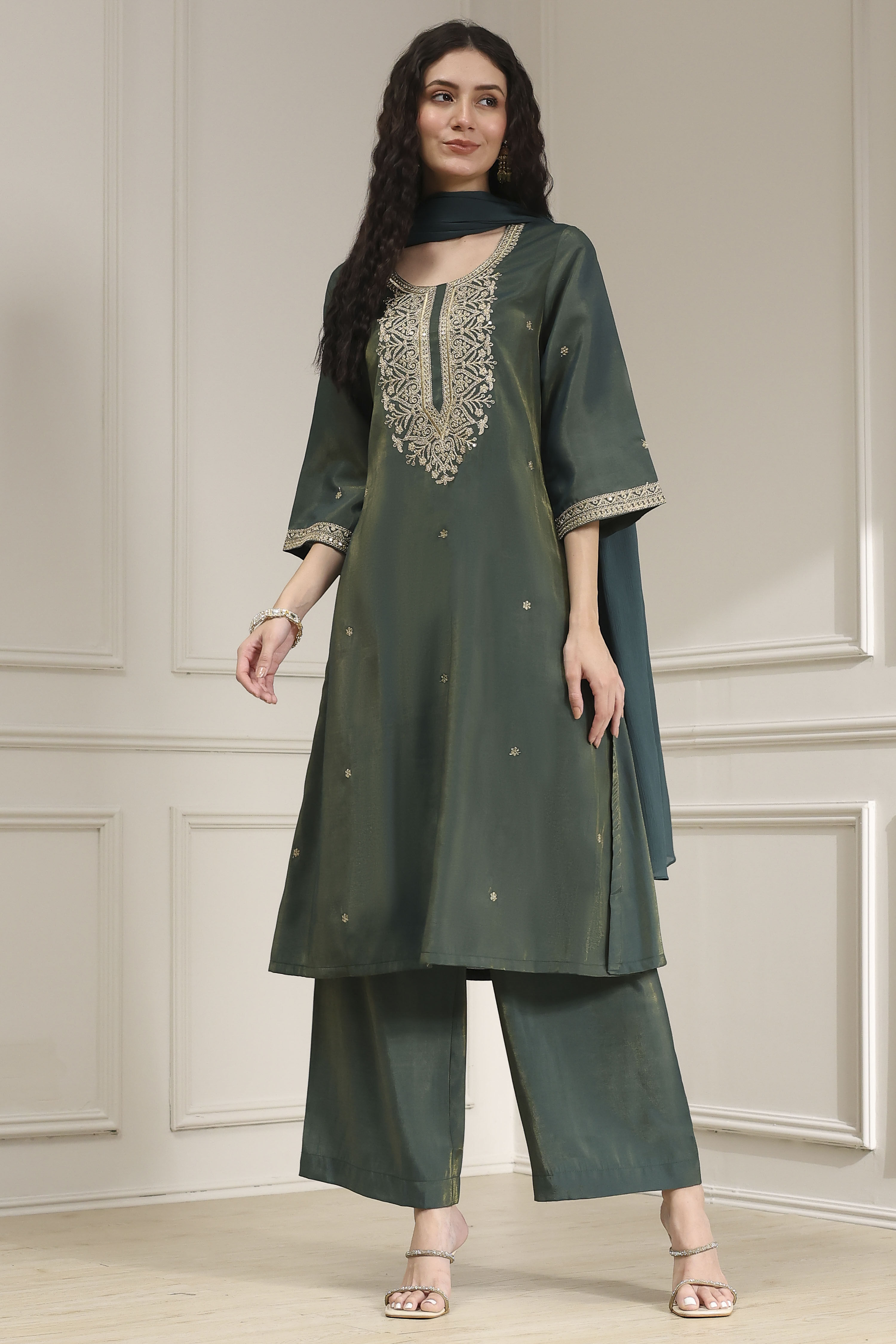 Green Embroidered Straight Suit Set image number 0