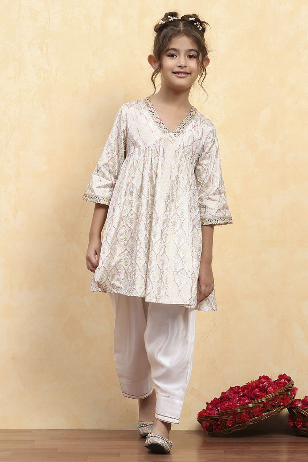 White Viscose Rayon Printed Anarkali Kurta Pants Set image number 6