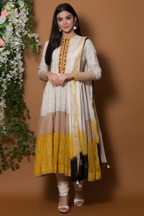 White And Red Flared Suit Set By Anju Modi image number 2