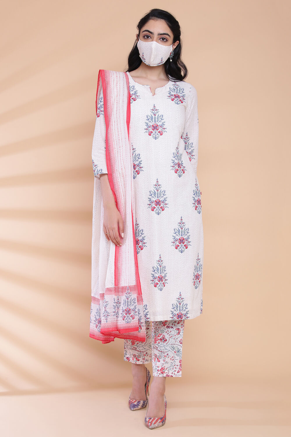 Off White Cotton Straight Kurta Regular Pant Suit Set image number 5