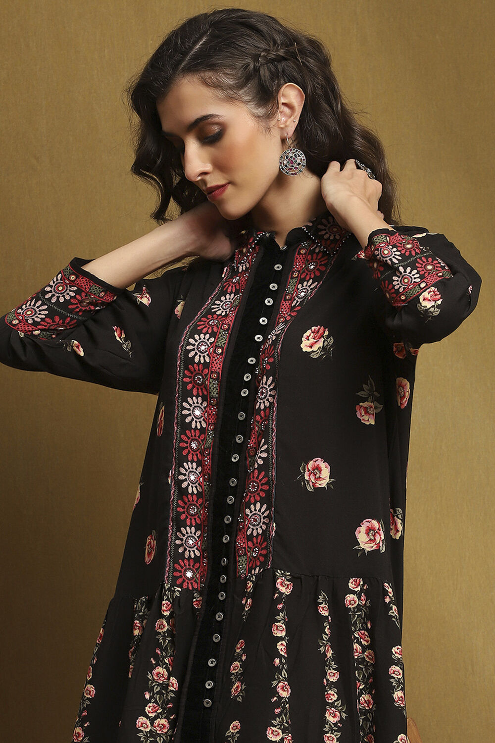 Black Floral Printed Shirt-Style Tiered Kurta image number 1