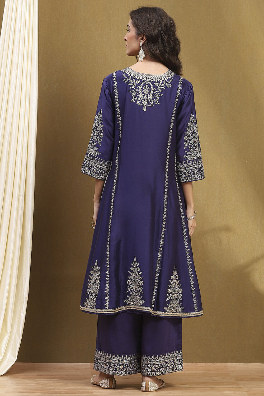 Purple Silk Chanderi Embroidered Kalidar Suit Set image number 4