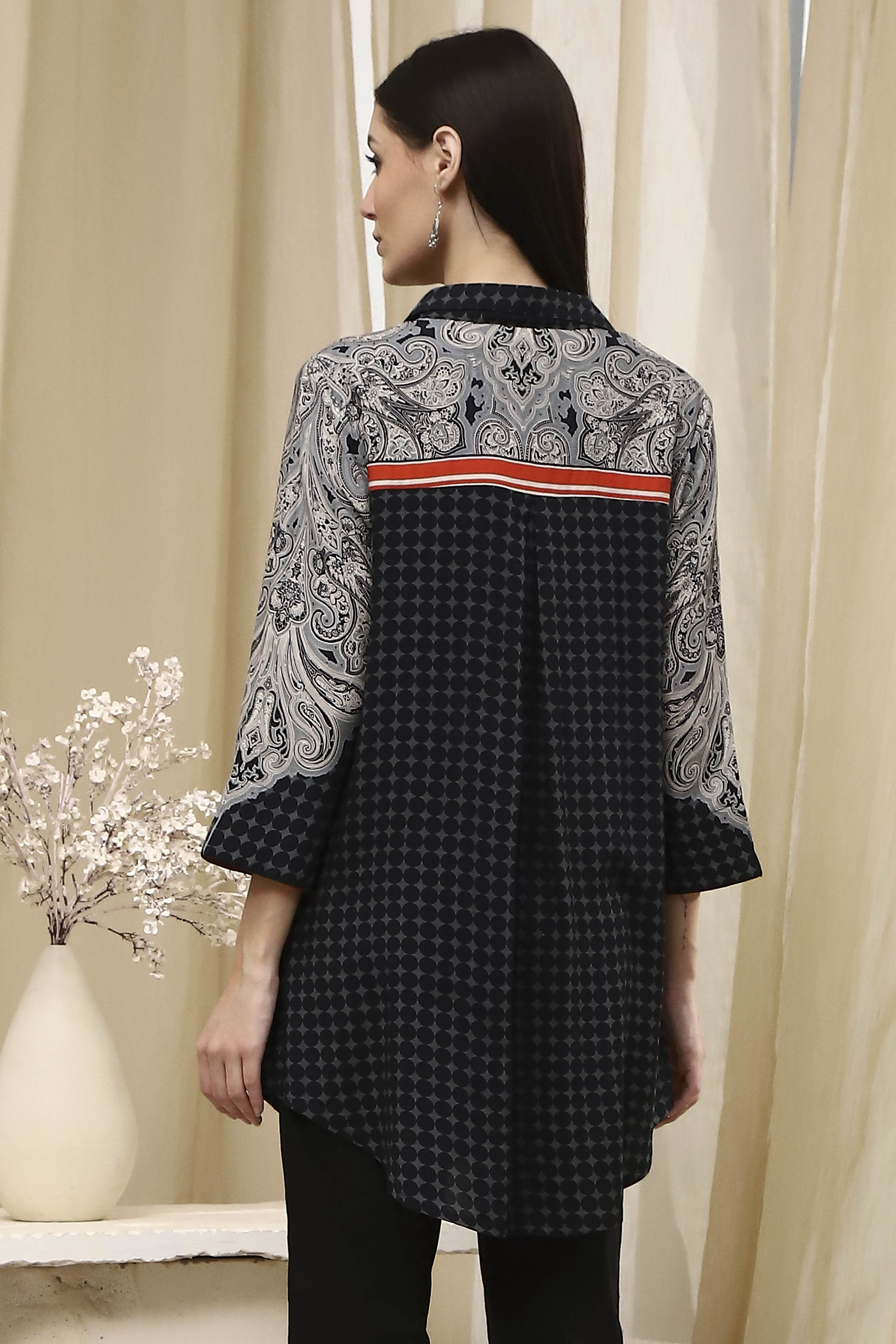 Black Printed Shirt-Style Straight Short Kurta image number 3