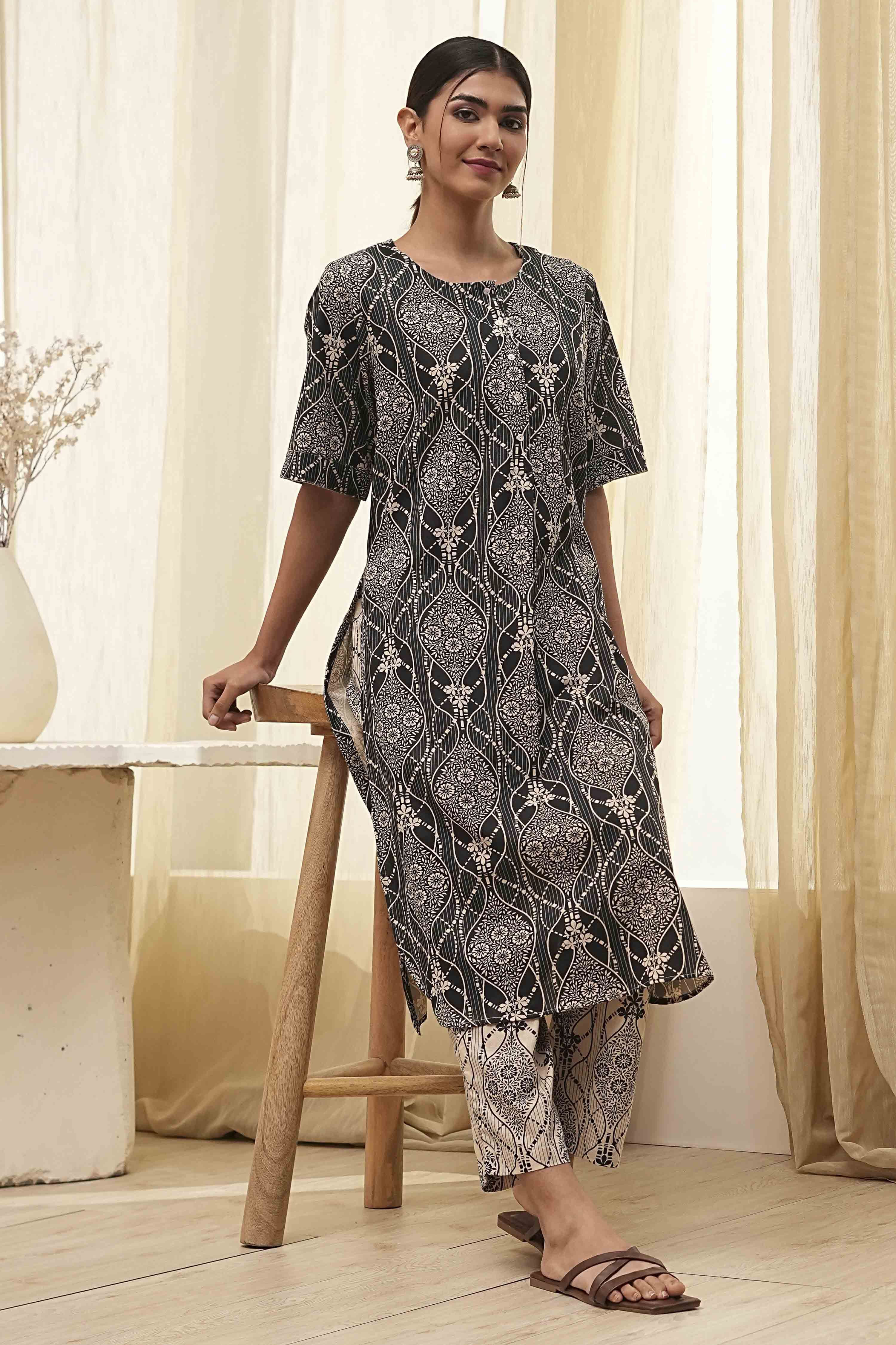 Black and Beige Printed Straight Kurta Set image number 0