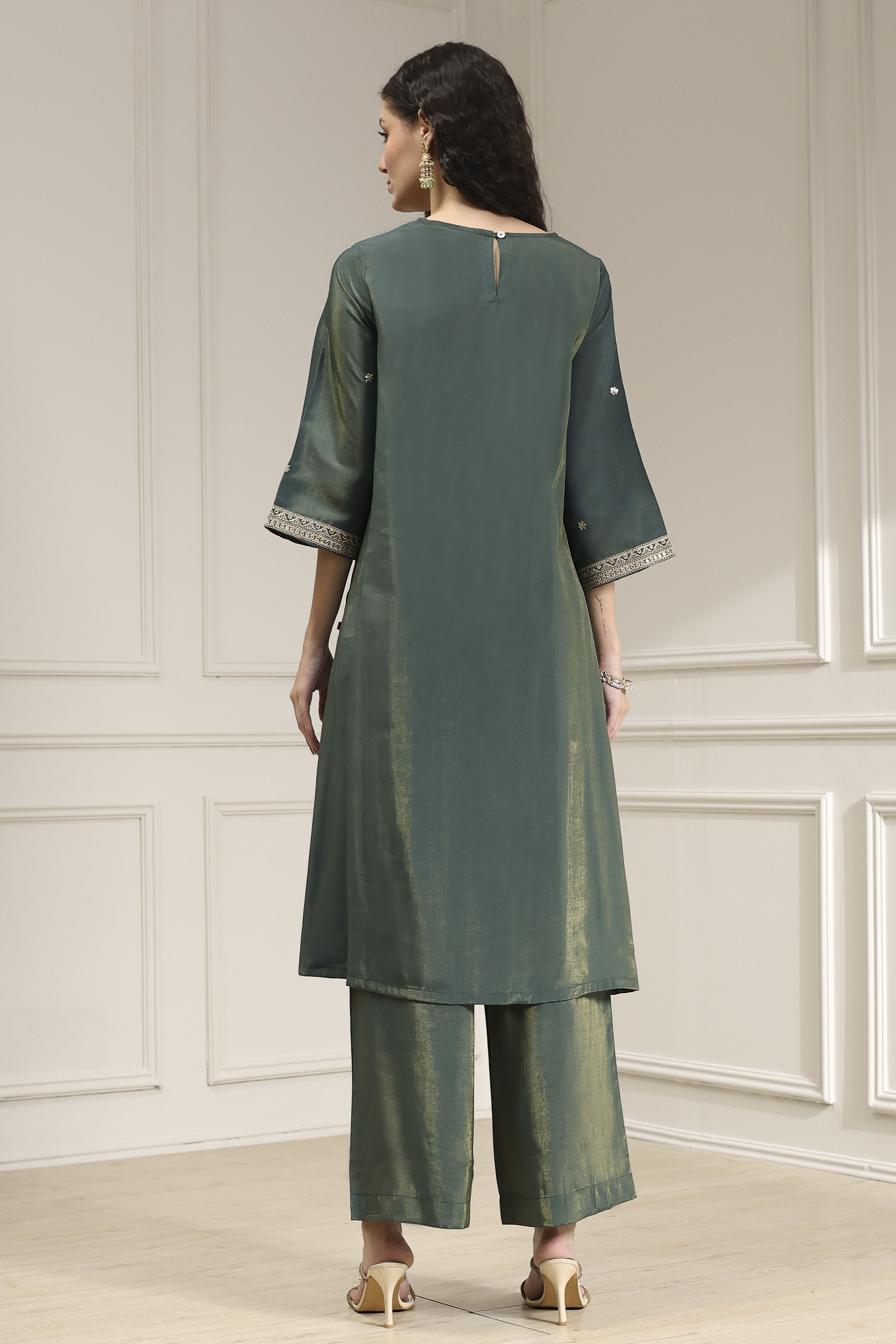 Green Embroidered Straight Suit Set image number 3
