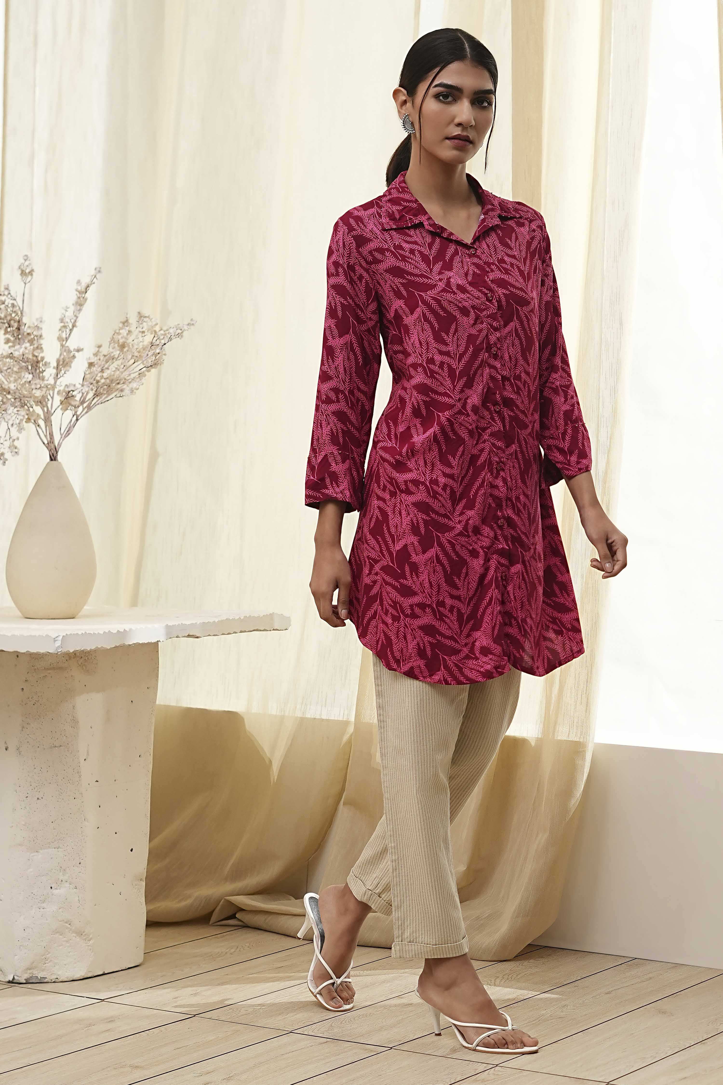 Red Printed Shirt-Style Short Kurta image number 4