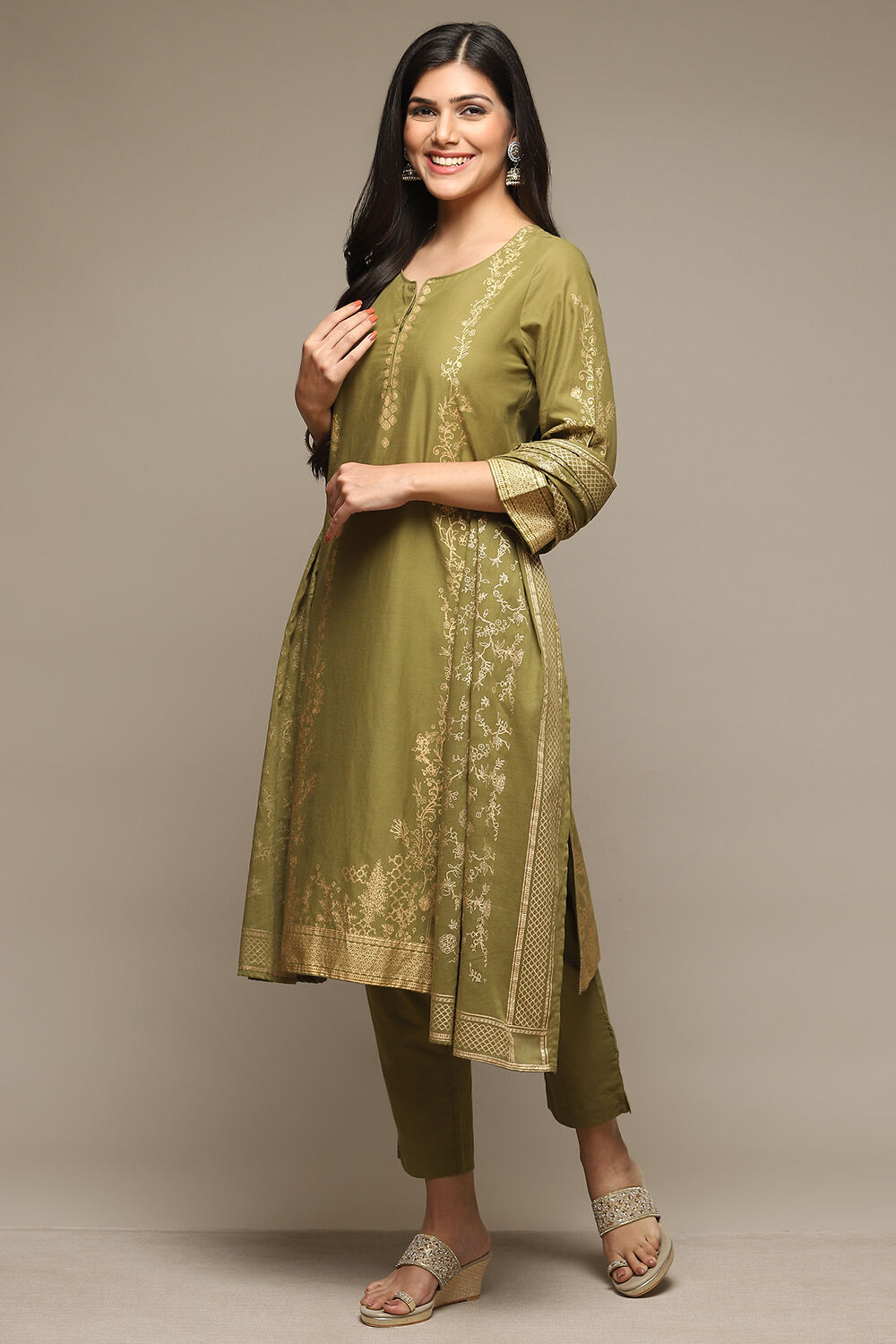 Red Cotton Straight Kurta Pants Suit Set image number 5