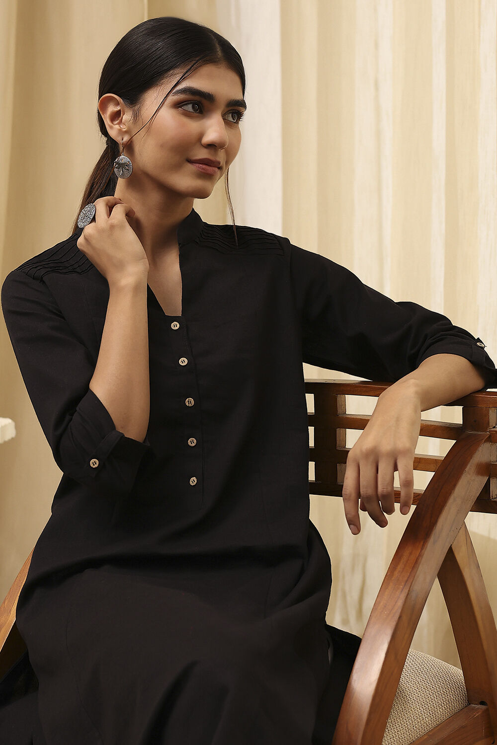 Black Cotton Blend Solid Straight Kurta image number 0
