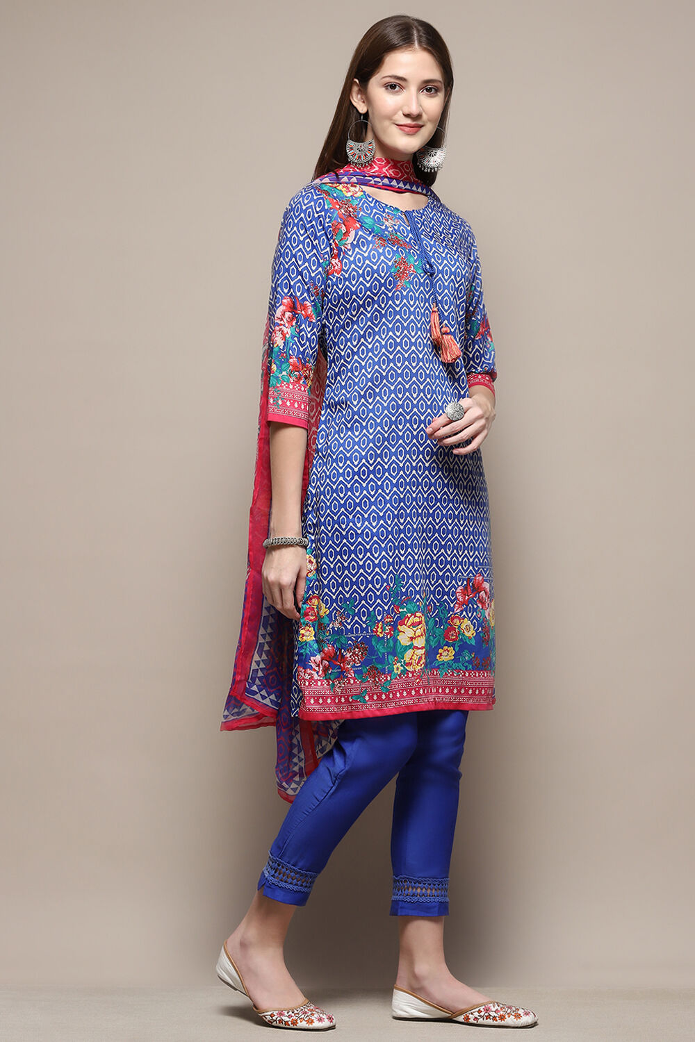 Black Cotton Straight Kurta Slim Pant Suit Set image number 6