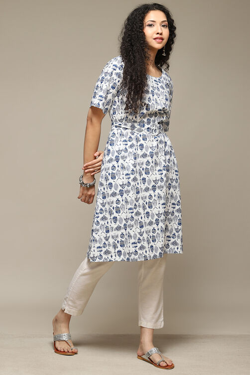 Coral Red Rayon Straight Printed Kurta image number 4