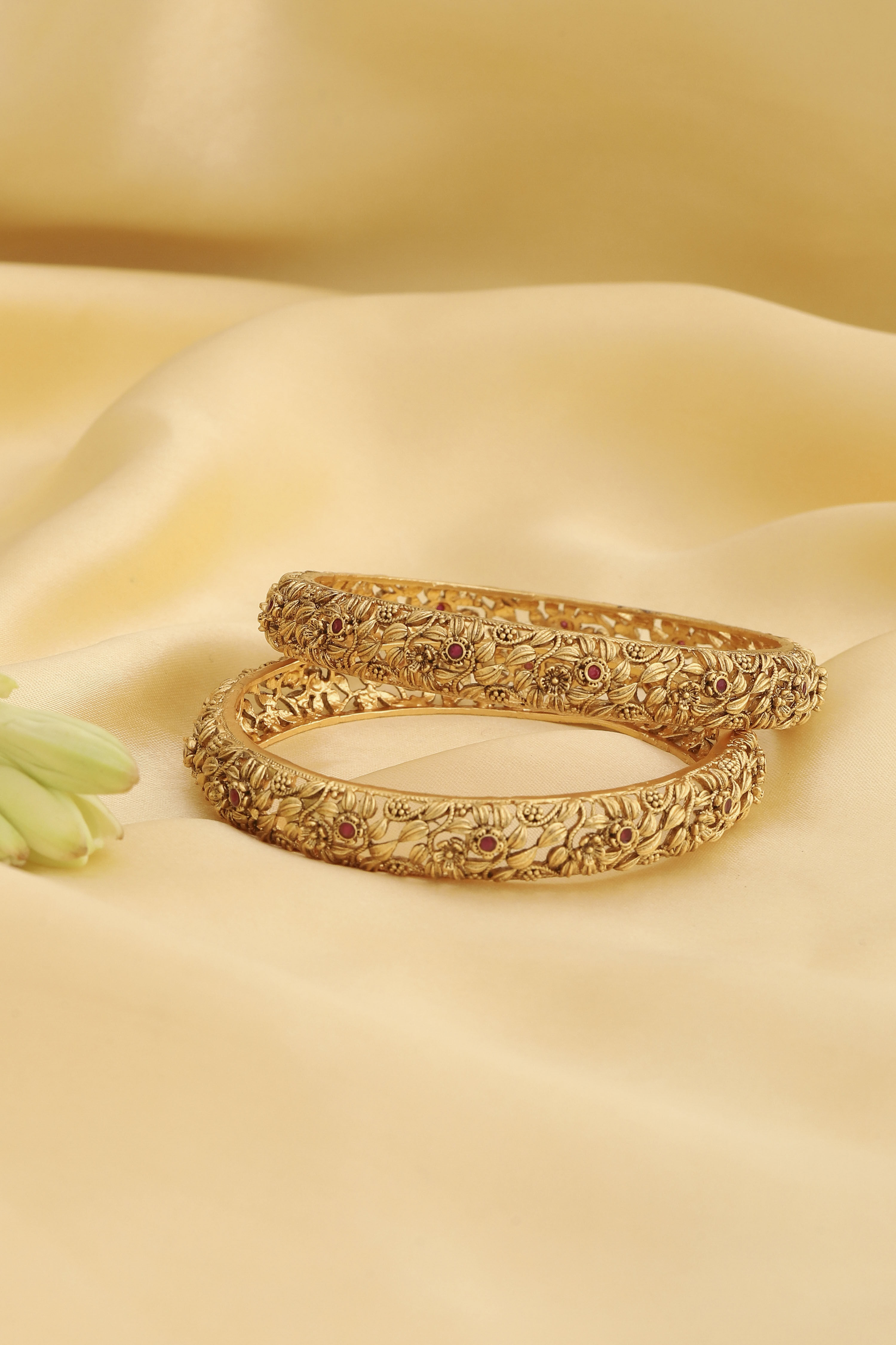 Red Gold Plated Alloy Floral Studded Bangles image number 2