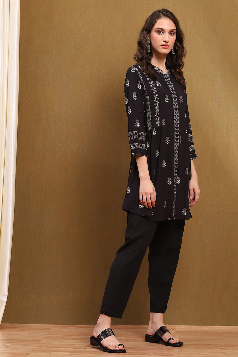 Navy Blue Floral Printed Gathered Short Kurta image number 4