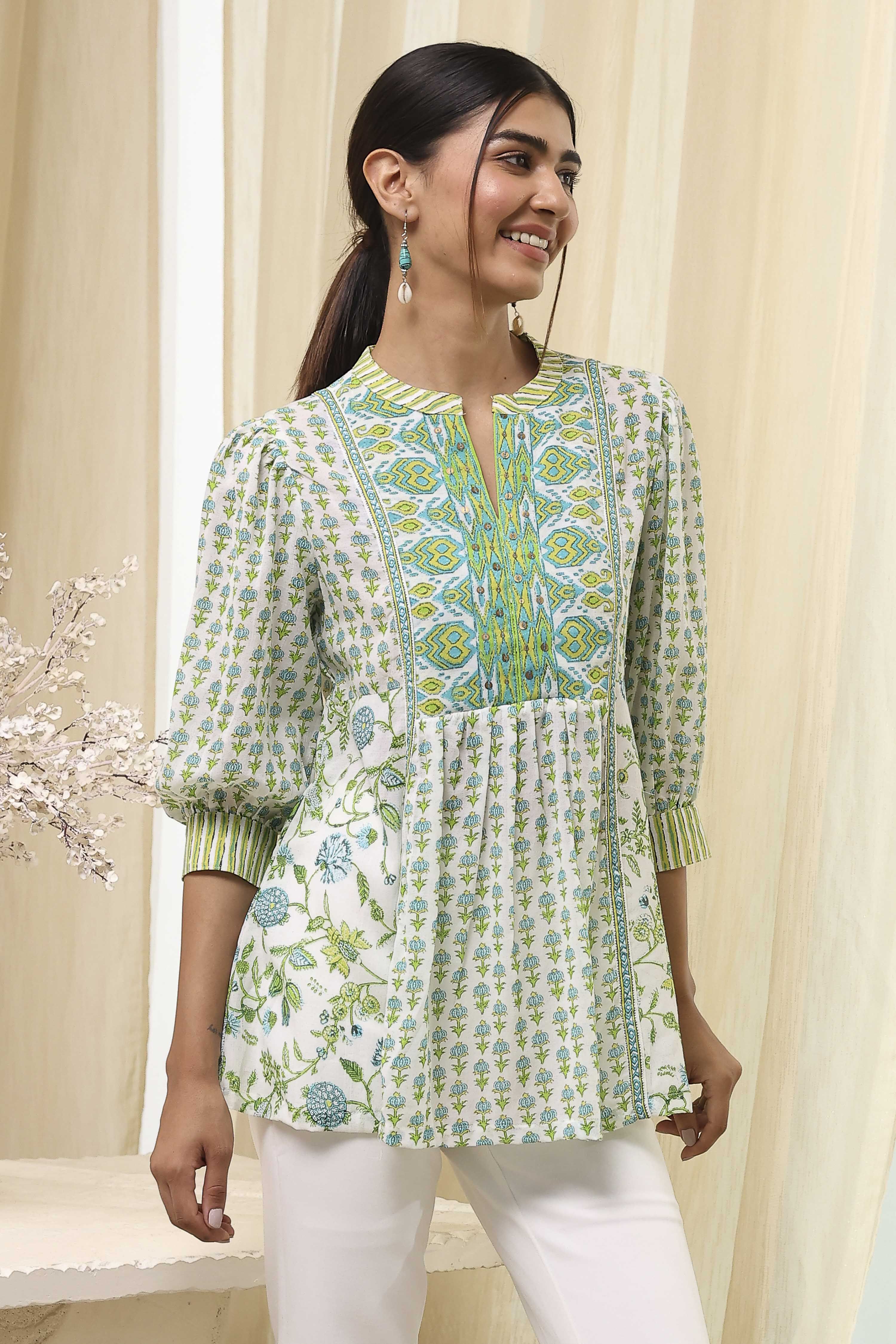 Green and White Pleated Short Kurta image number 4