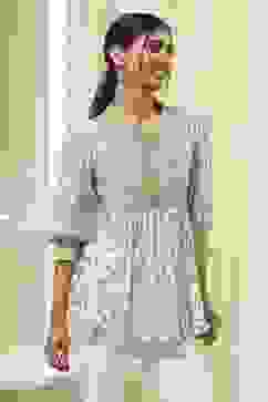 Green and White Pleated Short Kurta image number 4