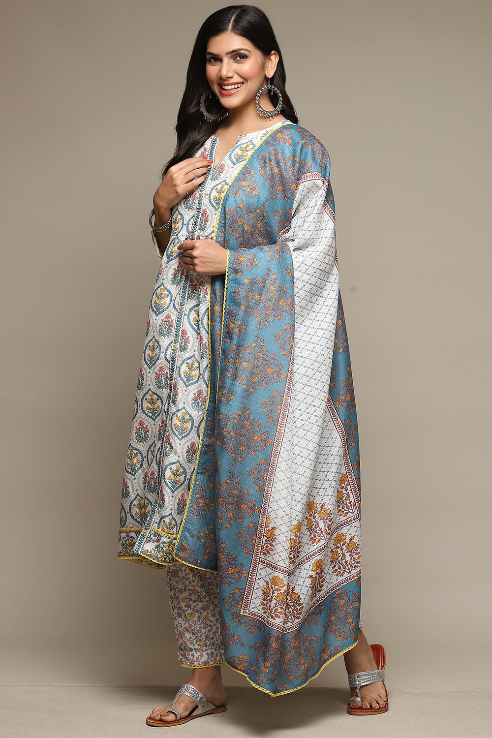 White Cotton Blend Gathered Kurta Suit Set image number 5