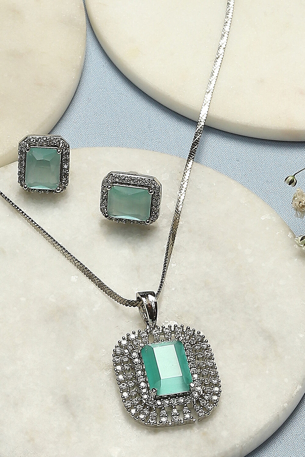 Mint Green Brass Necklace Set image number 4