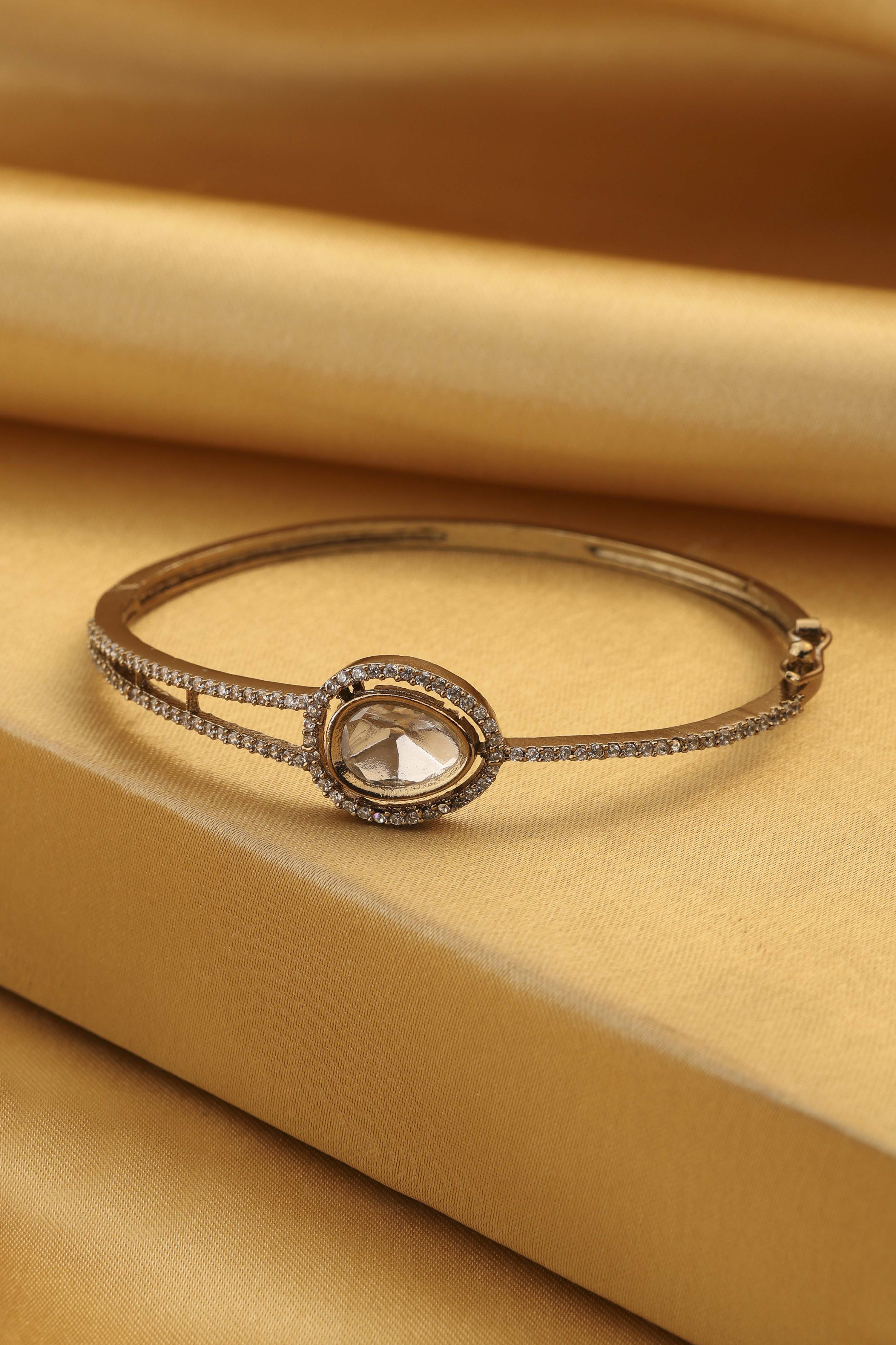 White Plastic Bracelet image number 0