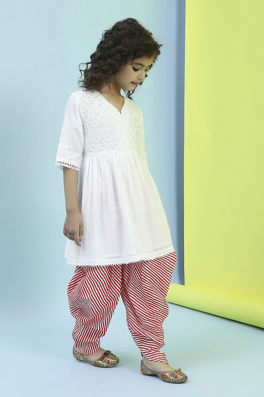 White and Red Cotton Gathered Kurta Set image number 5