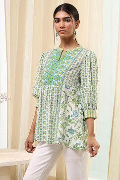 Green and White Pleated Short Kurta image number 2