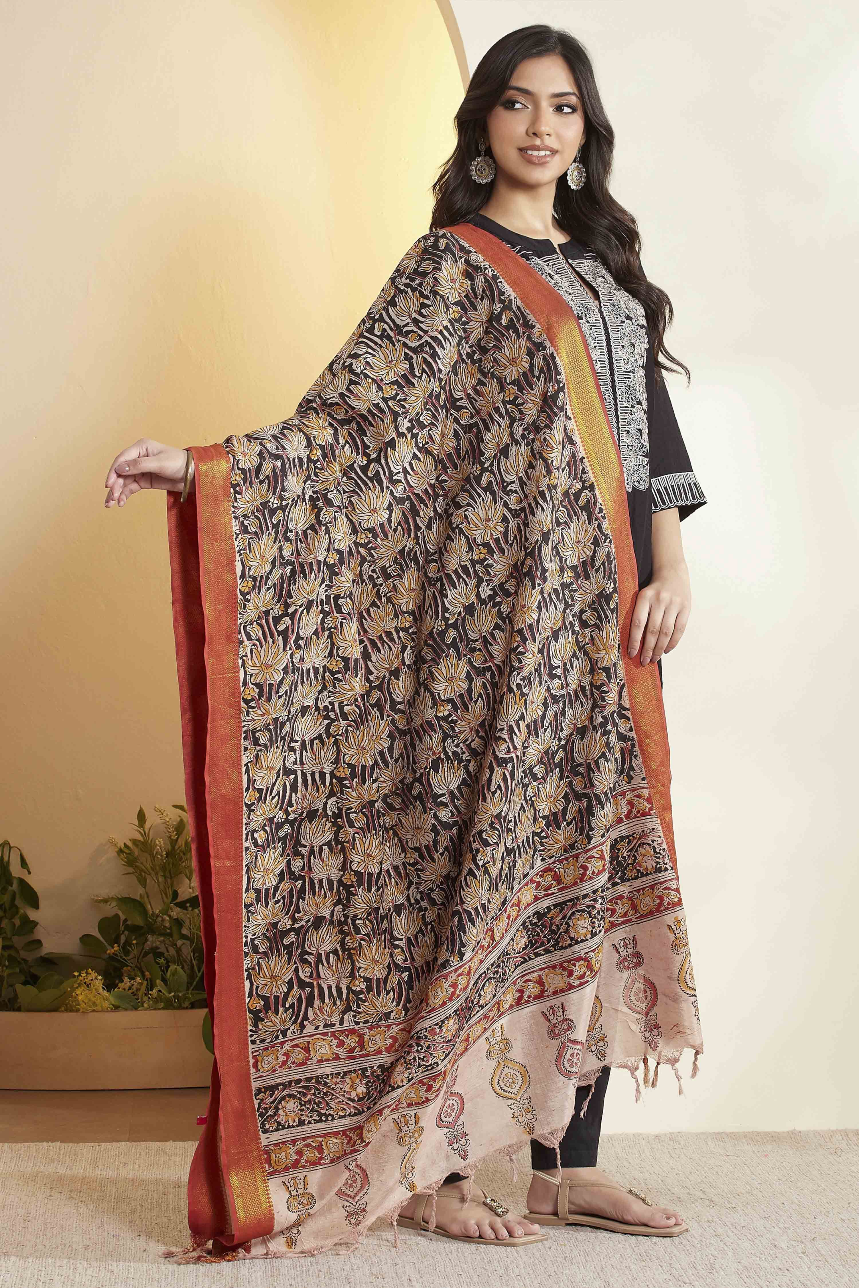 Black Chennur Silk Printed Dupatta image number 4
