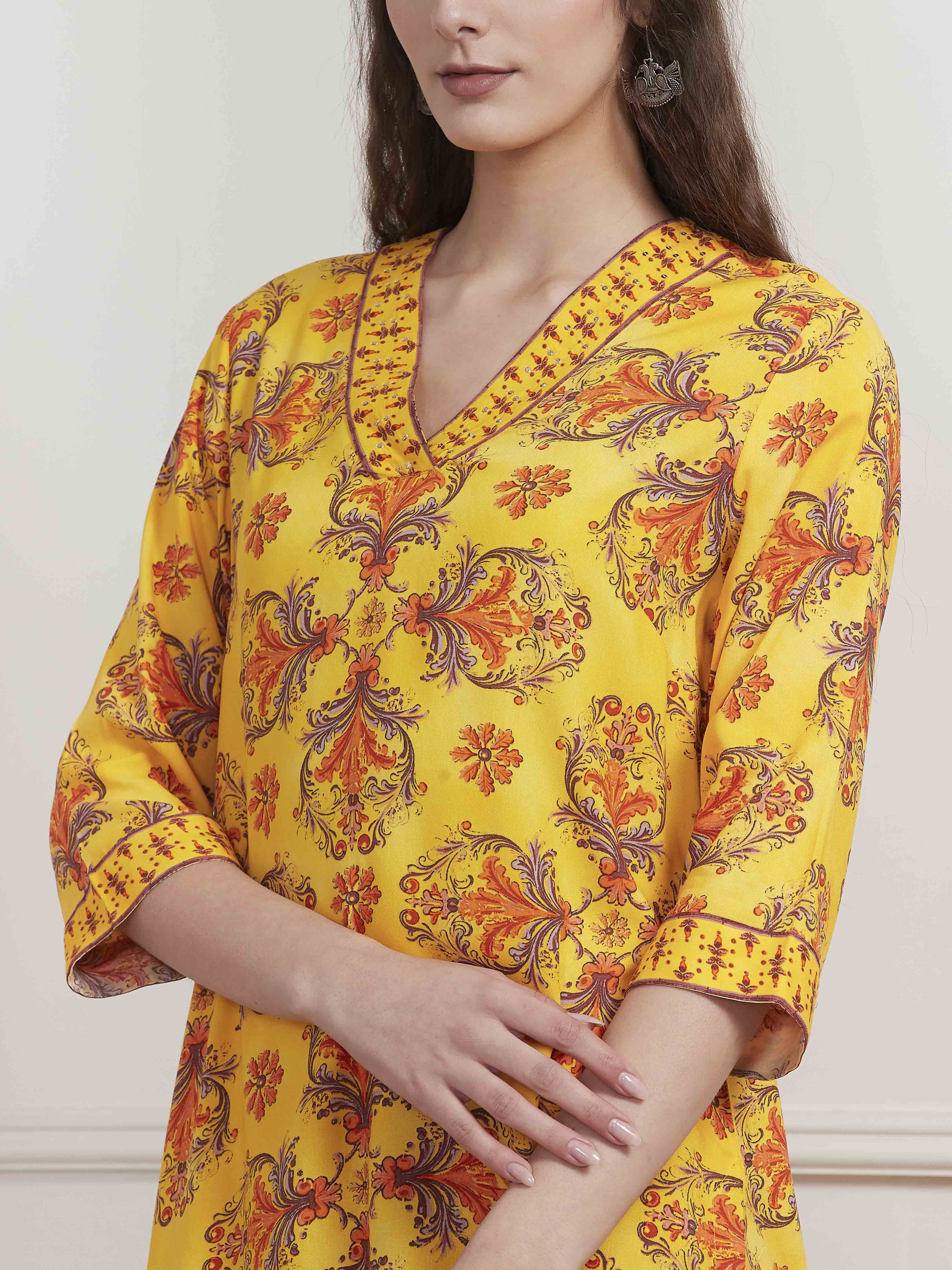 Yellow Floral Printed Straight Kurta image number 1