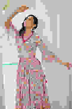 Off-White & Pink Floral Printed Flared Lehenga Set image number 5