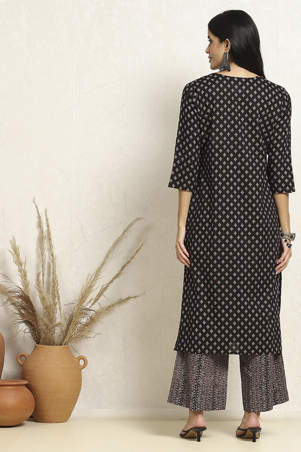 Blue Cotton Floral Printed Unstitched Suit Set image number 5