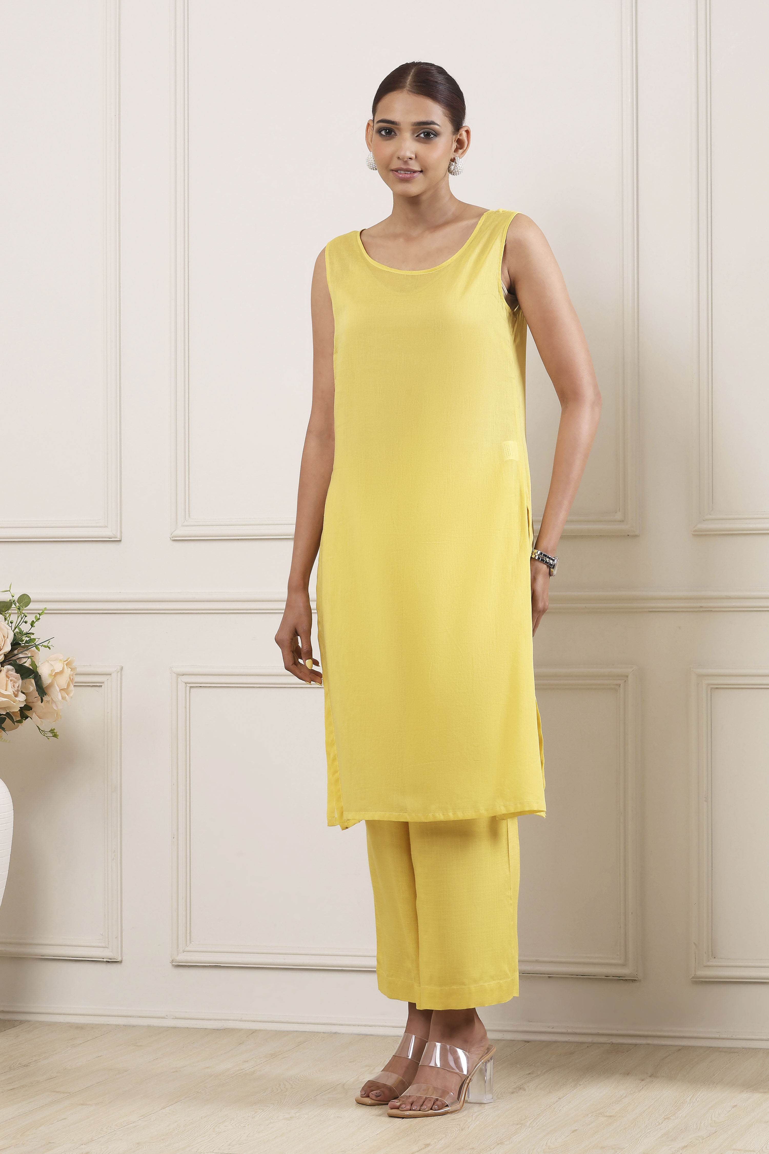 Yellow Viscose Blend Straight Suit Set image number 7