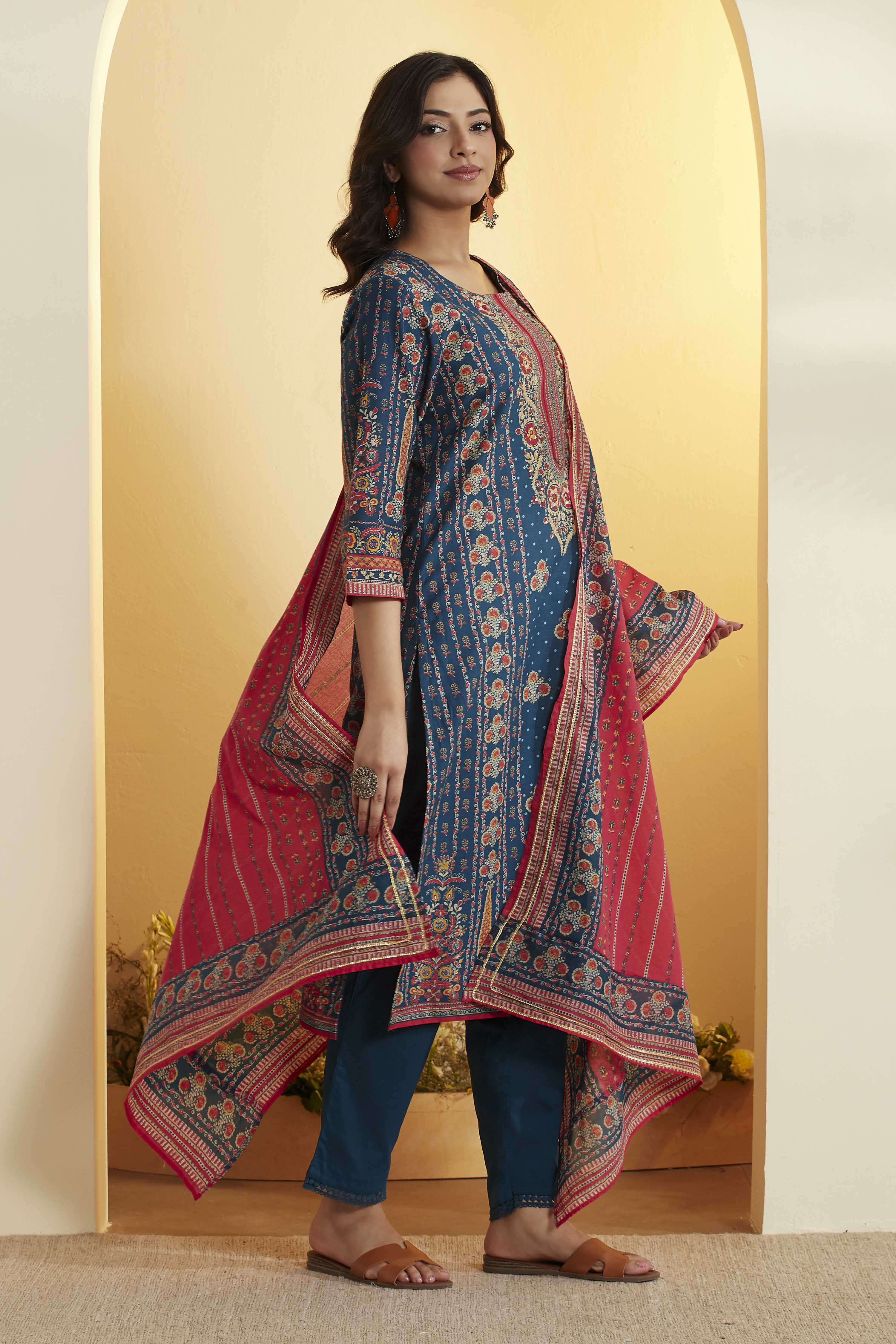 Beige & Red Cotton Printed Straight Kurta image number 4