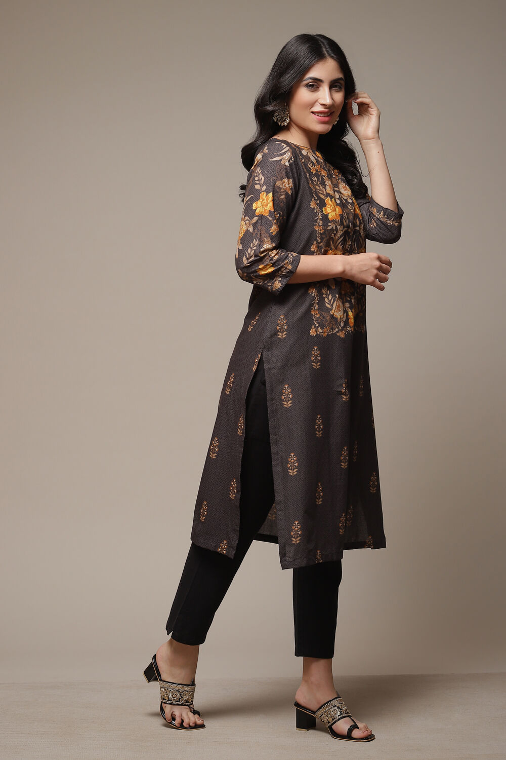Beige Cotton Straight Printed Kurta image number 4