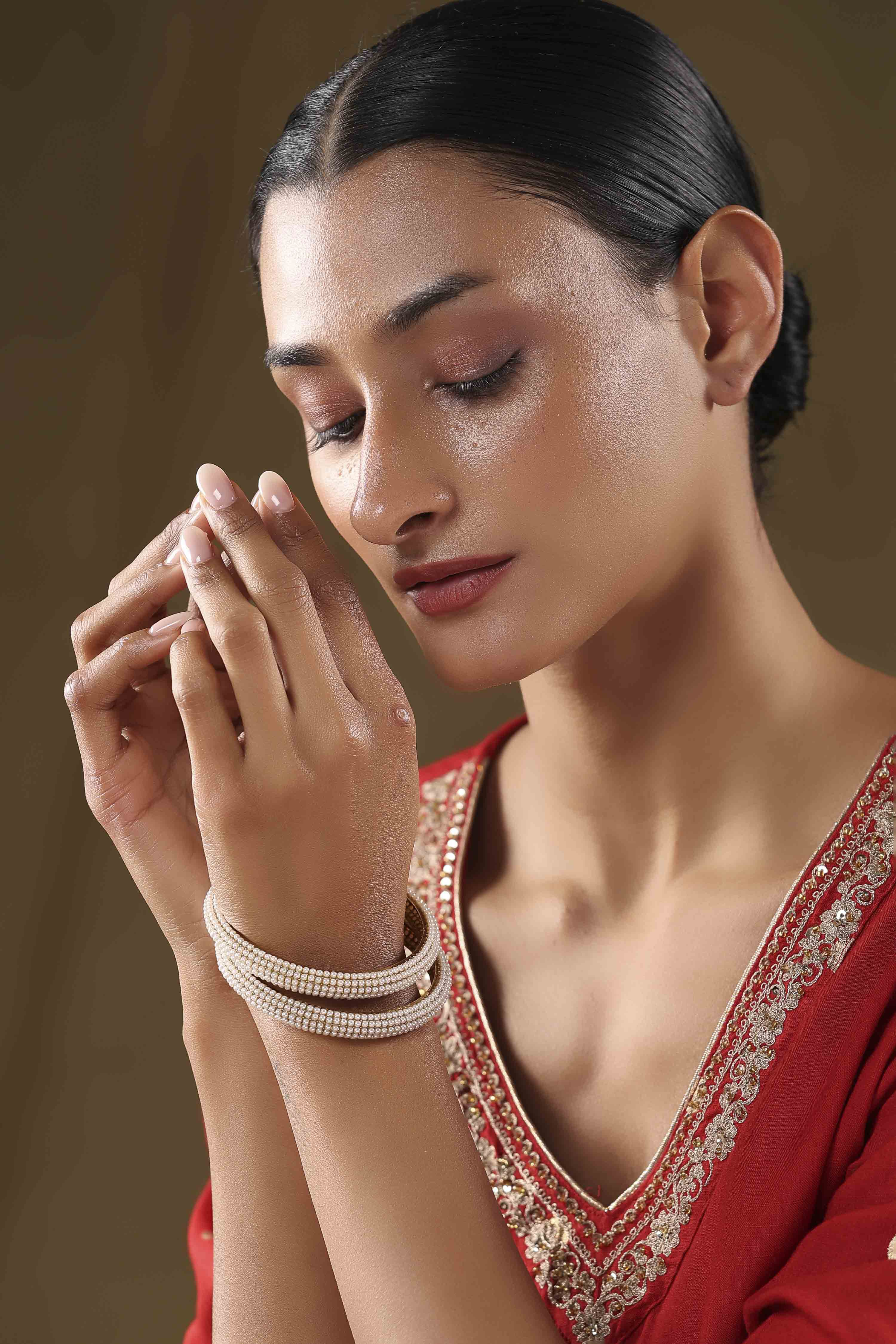 Pearl Alloy Bangle image number 3