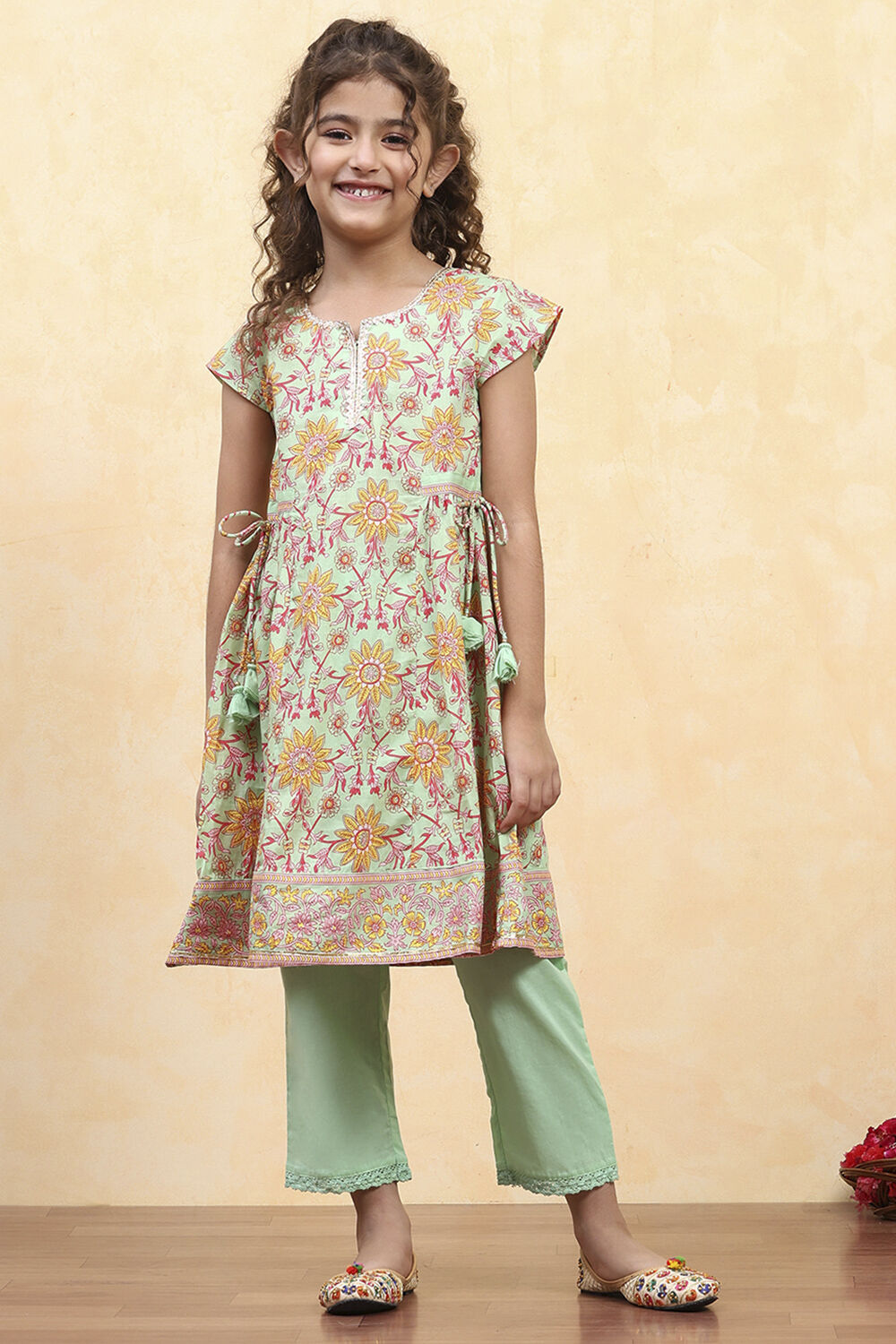 Green Cotton Flared Printed Suit Set image number 6