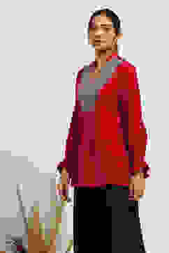 Berry Red Embroidered A-Line Kurti image number 2