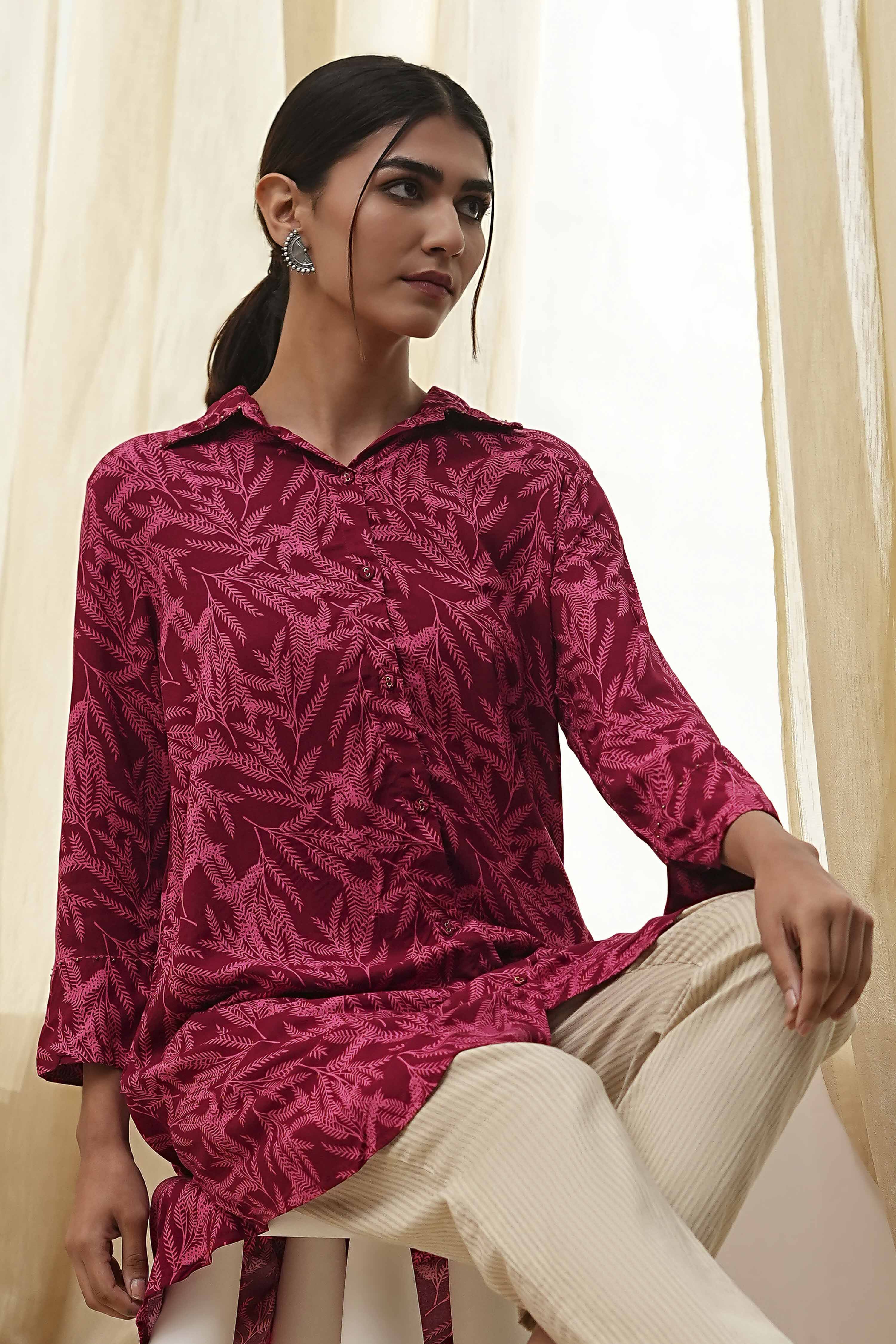 Red Printed Shirt-Style Short Kurta image number 0
