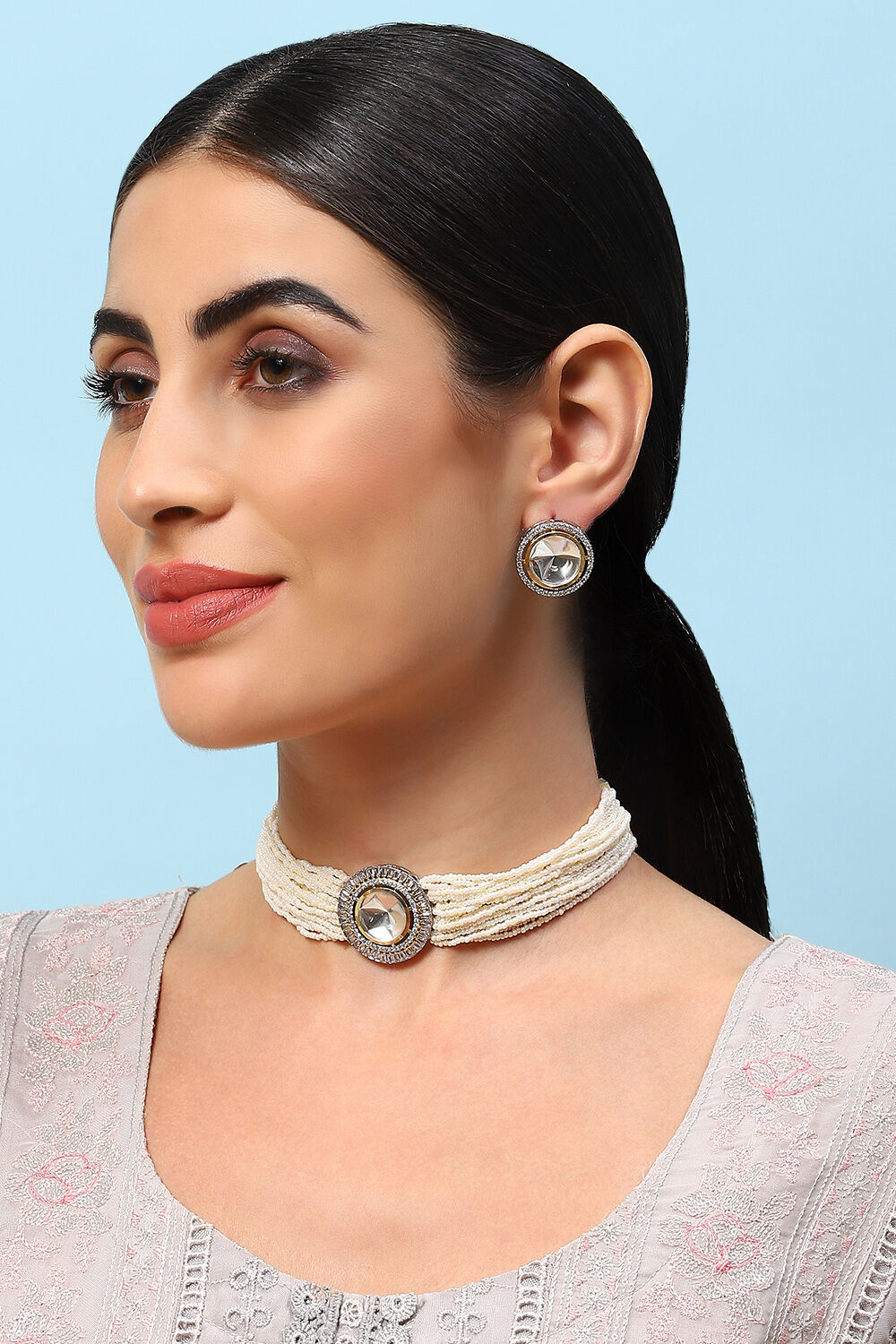 White & Pearl Brass Necklace Set image number 3