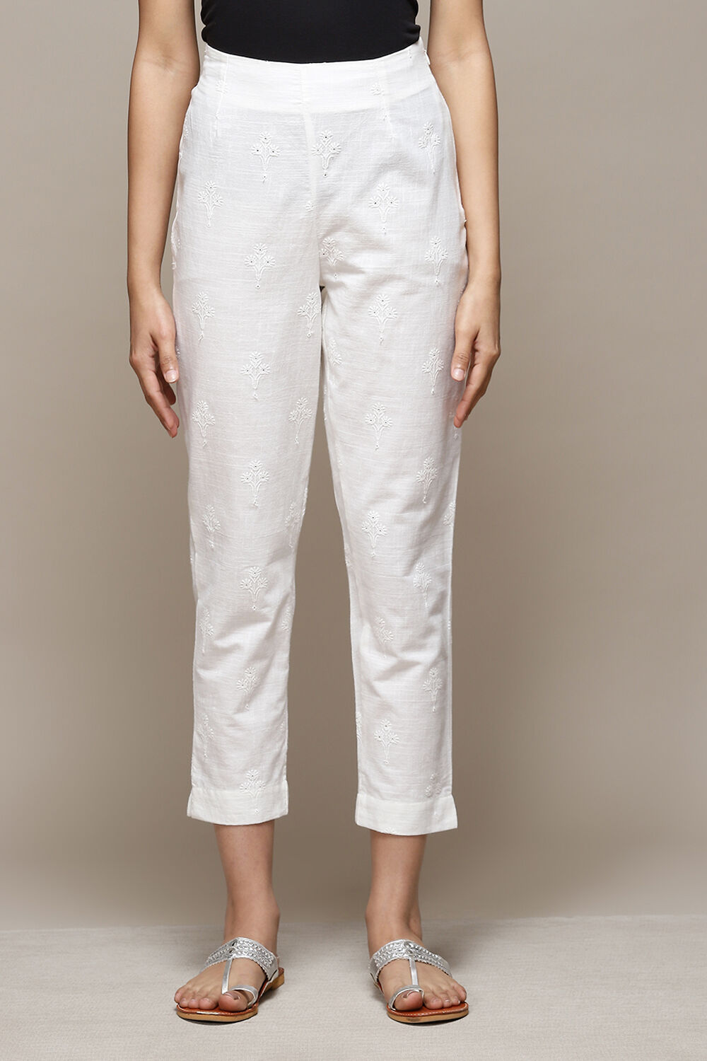 Off White Cotton Embroidered Narrow Pants image number 5