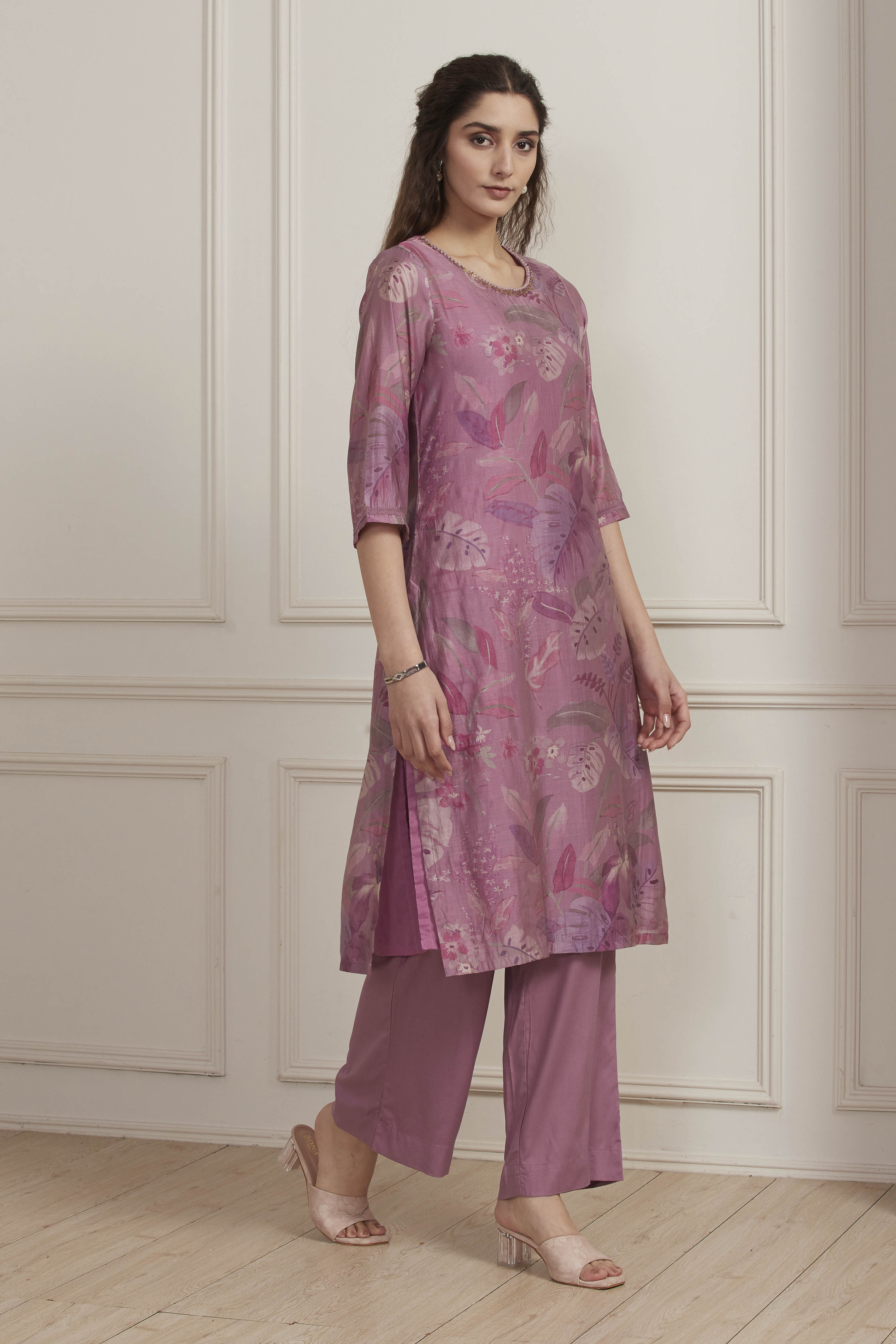 Lavender Floral Printed Straight Kurta Set image number 5