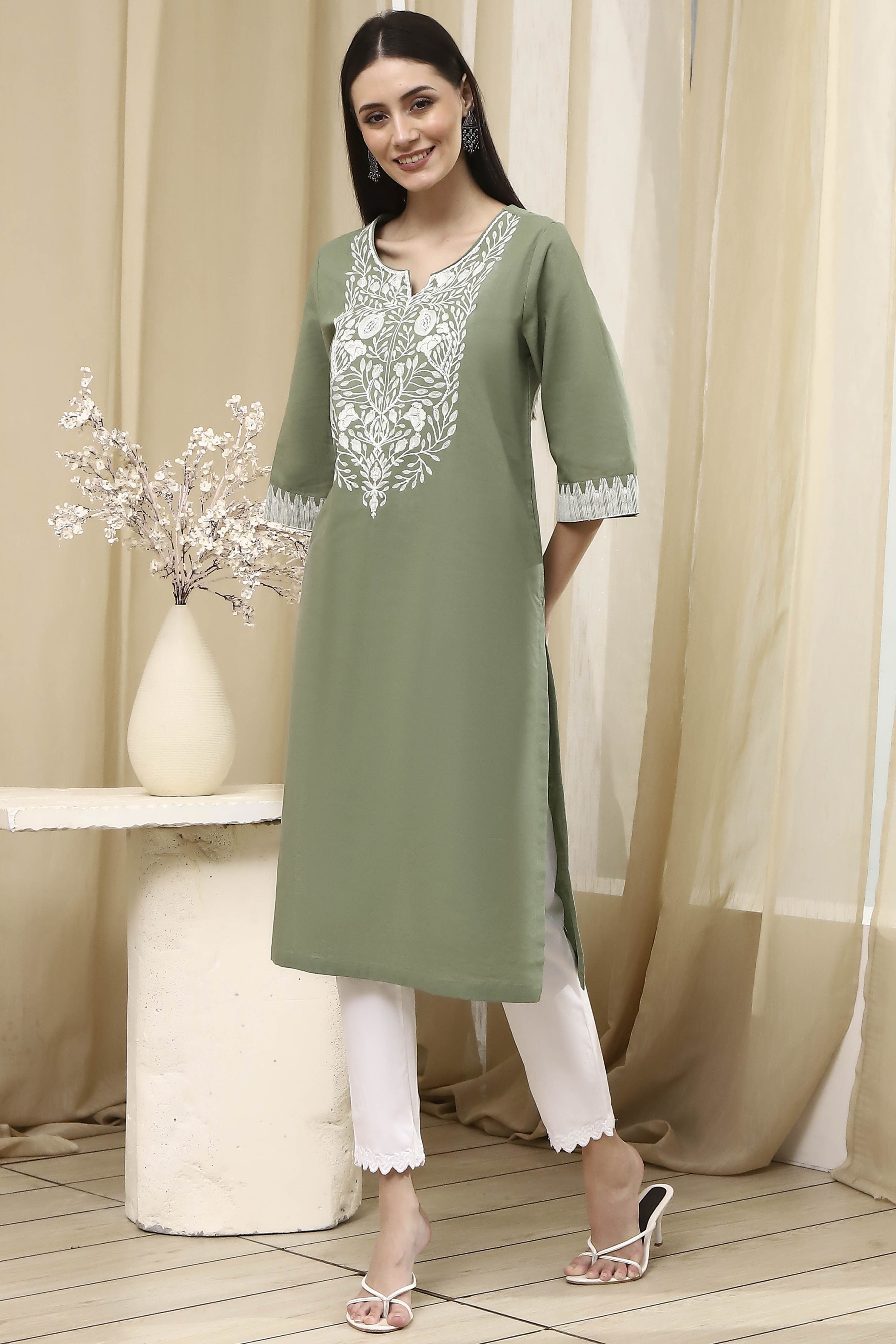 Maroon Cotton Dyed Straight Kurta image number 2