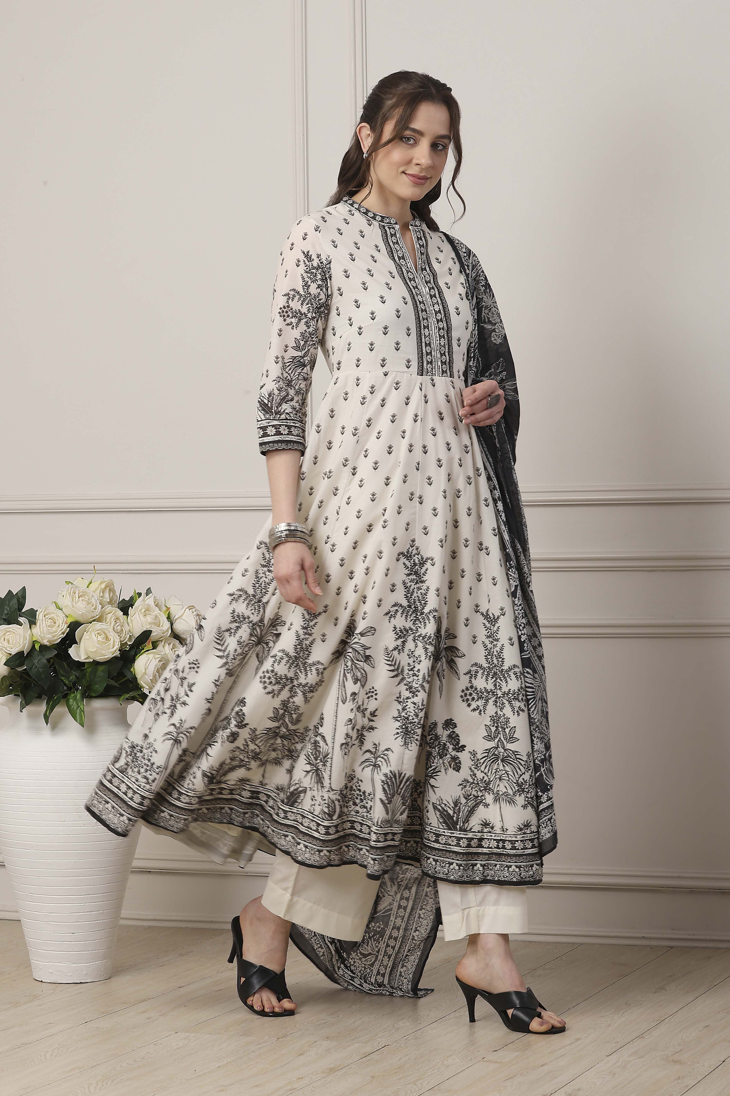 White Cotton Anarkali Suit Set image number 5