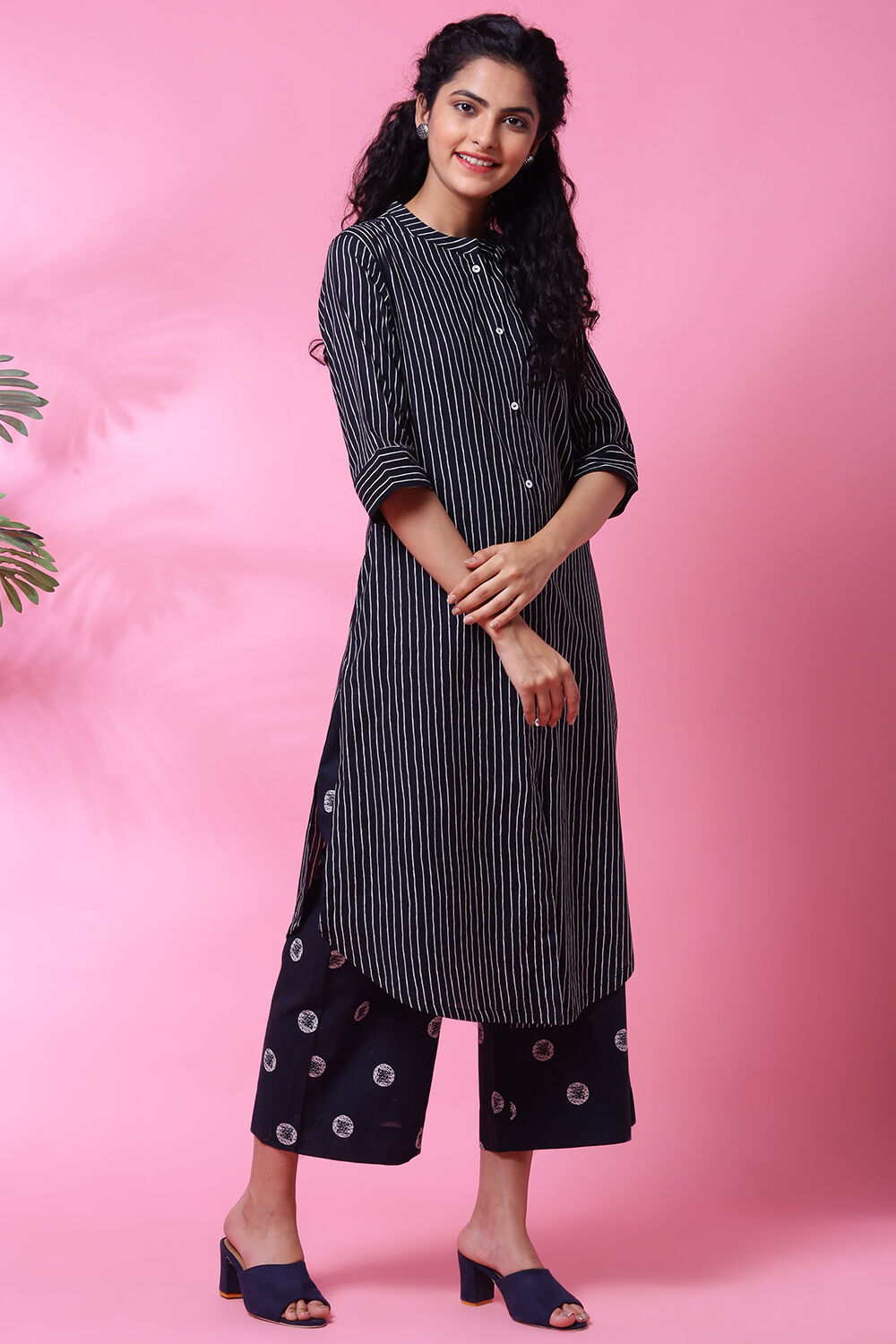 Black Cotton Straight Kurta Pants Set image number 4