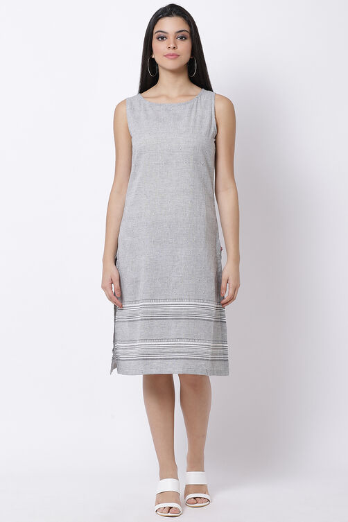 Grey Kurta And Lapel Cascade Yarndyed Shrug image number 4