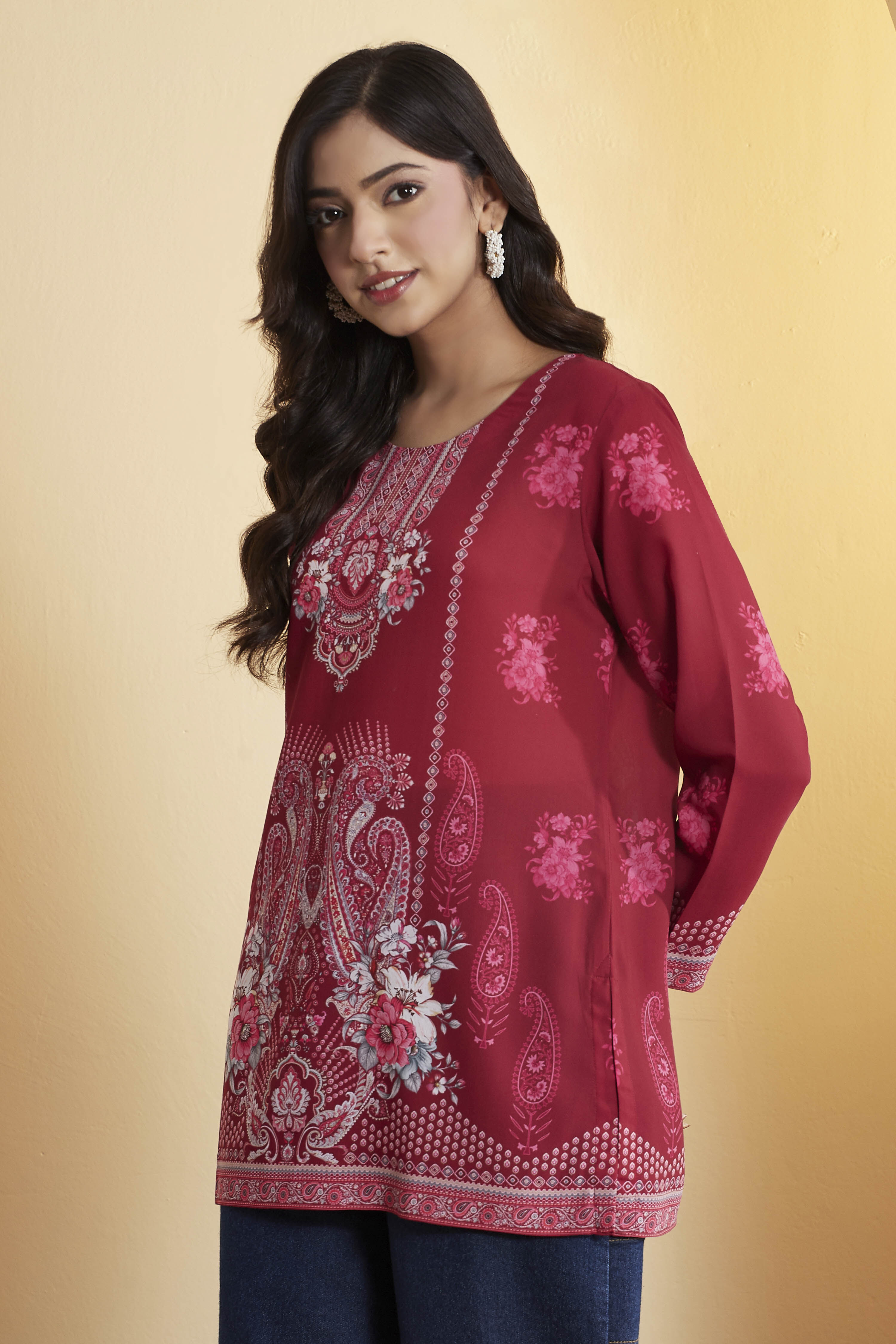 Magenta Floral Printed Straight Short Kurti image number 2