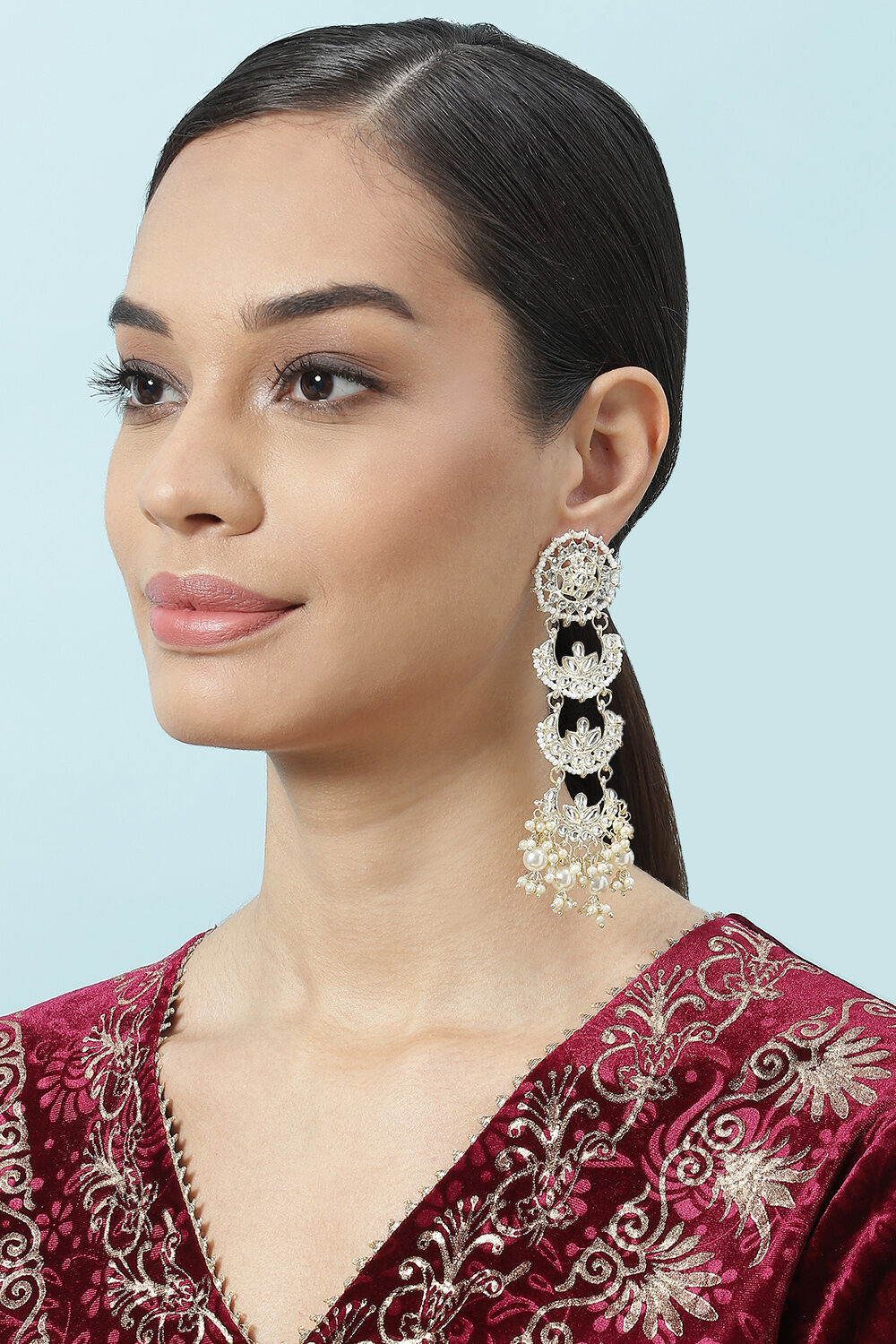 Gold Alloy Earrings image number 3