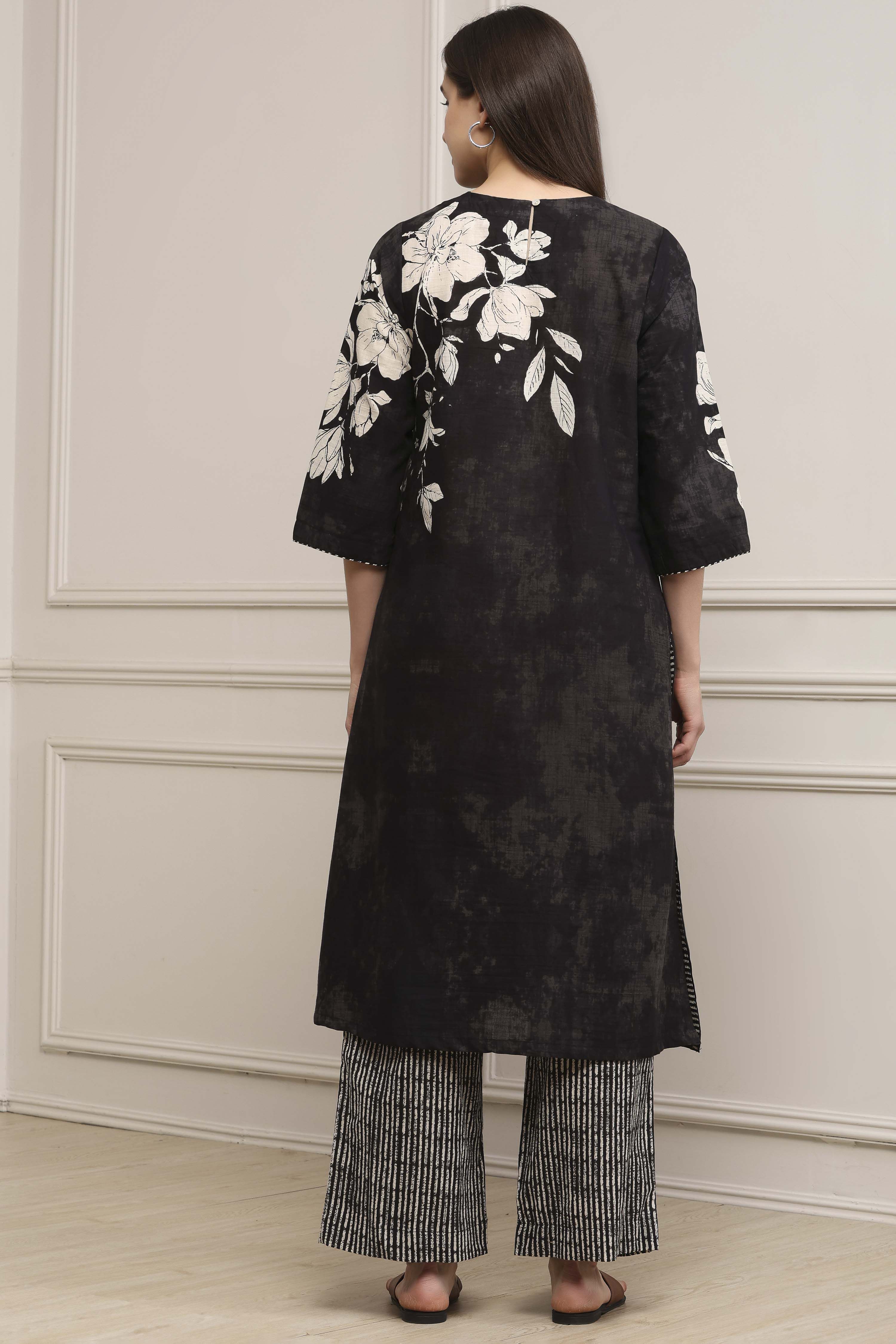 Black Cotton Floral Printed Straight Kurta Set image number 4