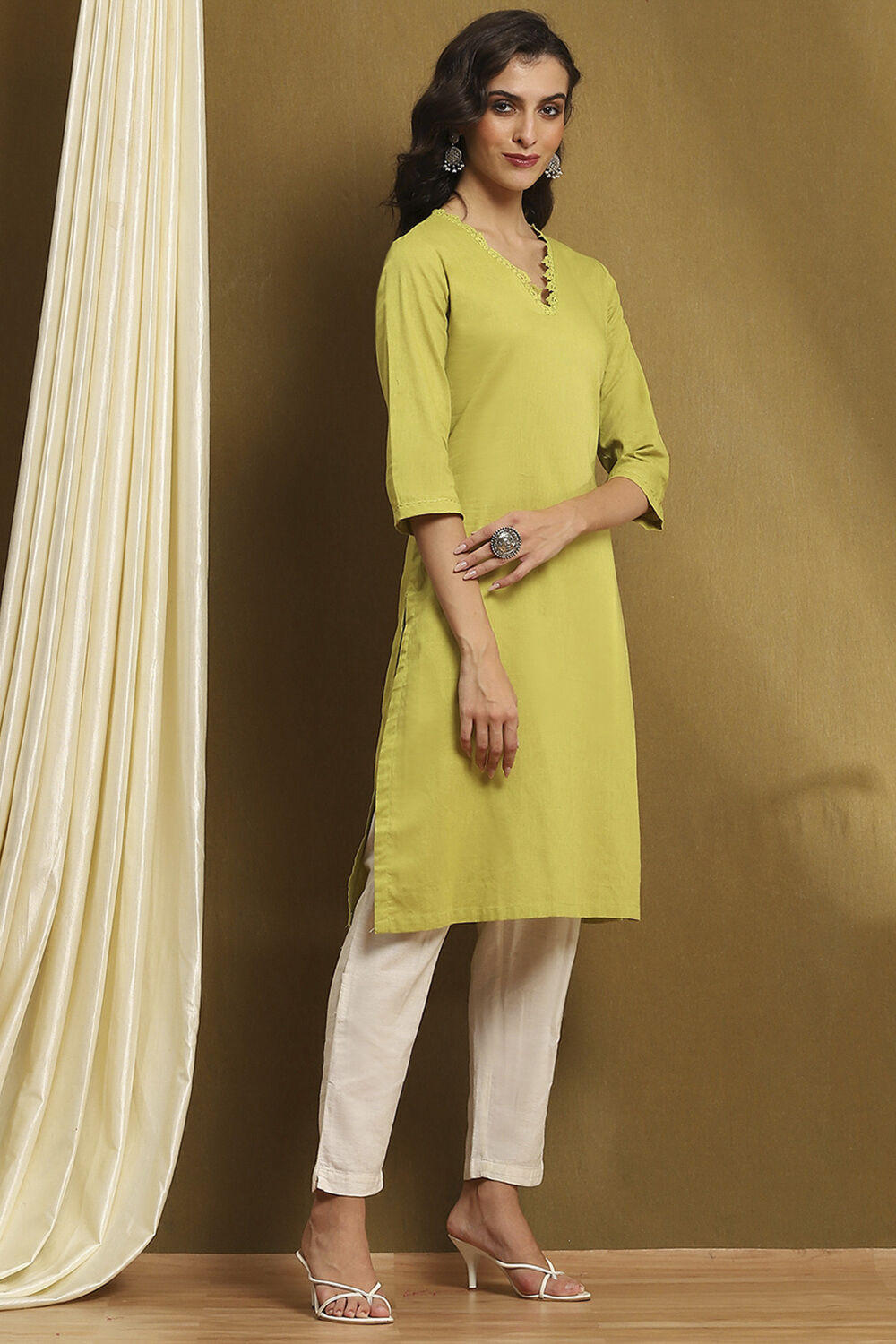 Green Cotton Blend Solid Straight Kurta image number 4