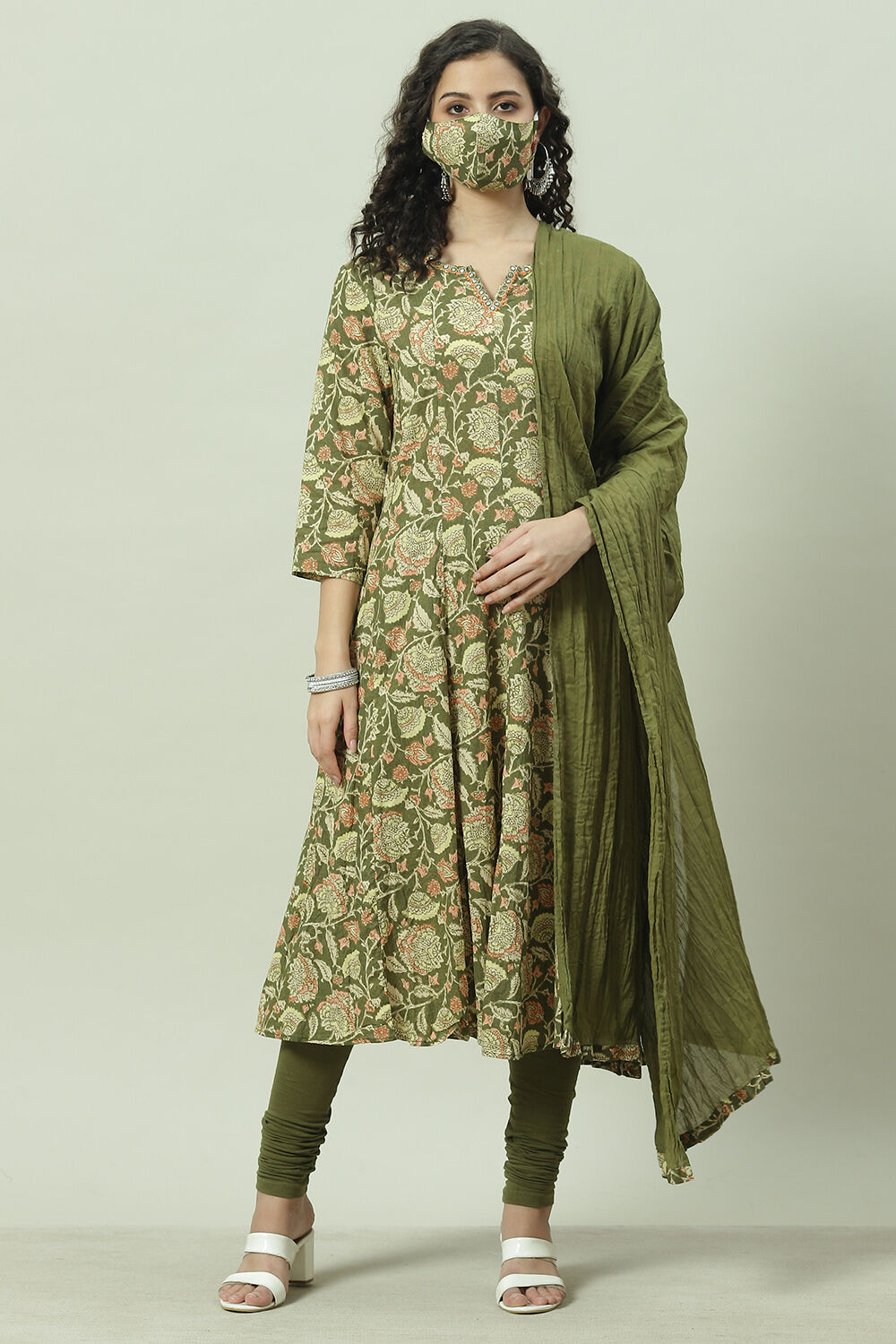 Green Cotton Kalidar Kurta Churidar Suit Set image number 7