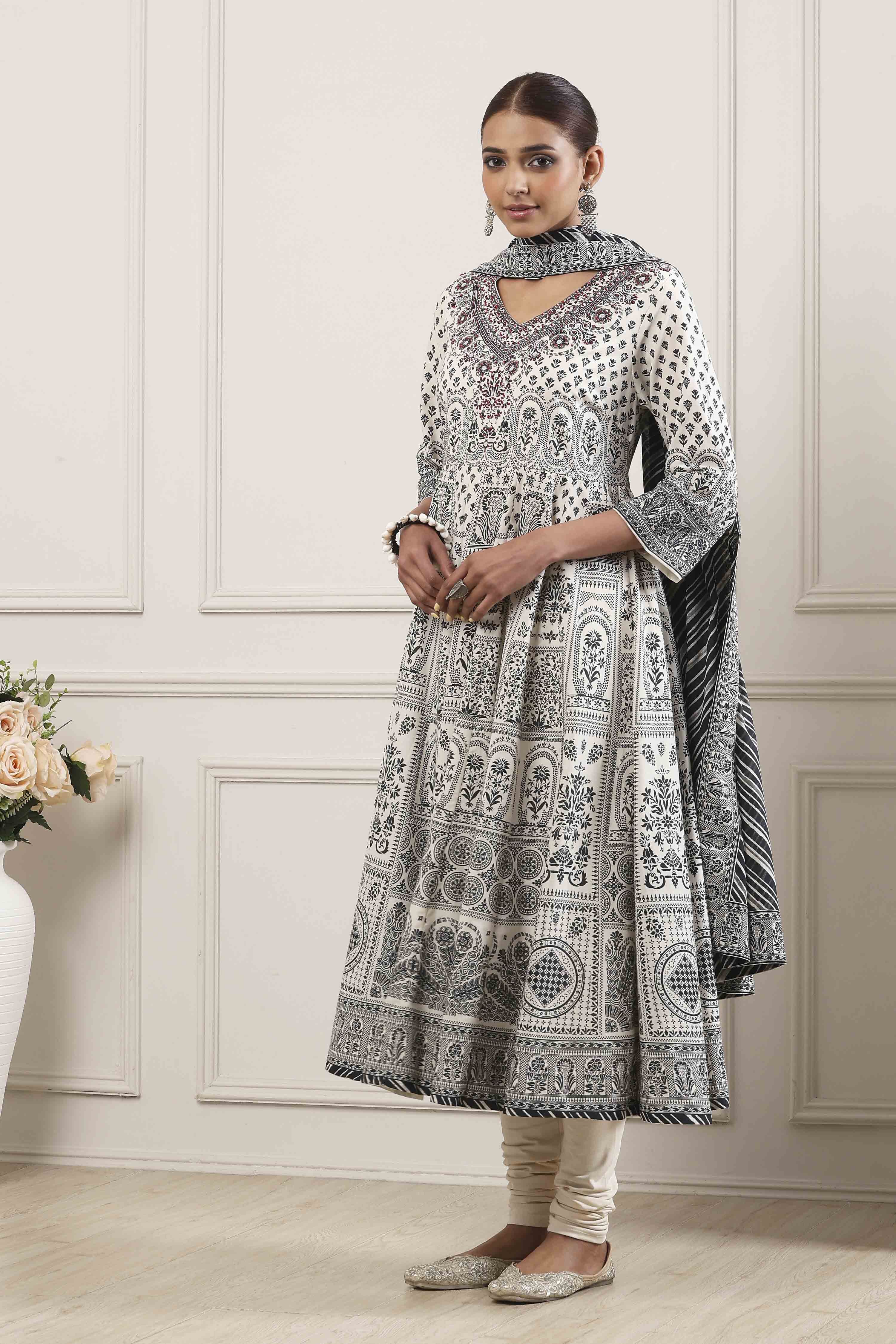 Pink Cotton Kalidar Suit Set image number 4