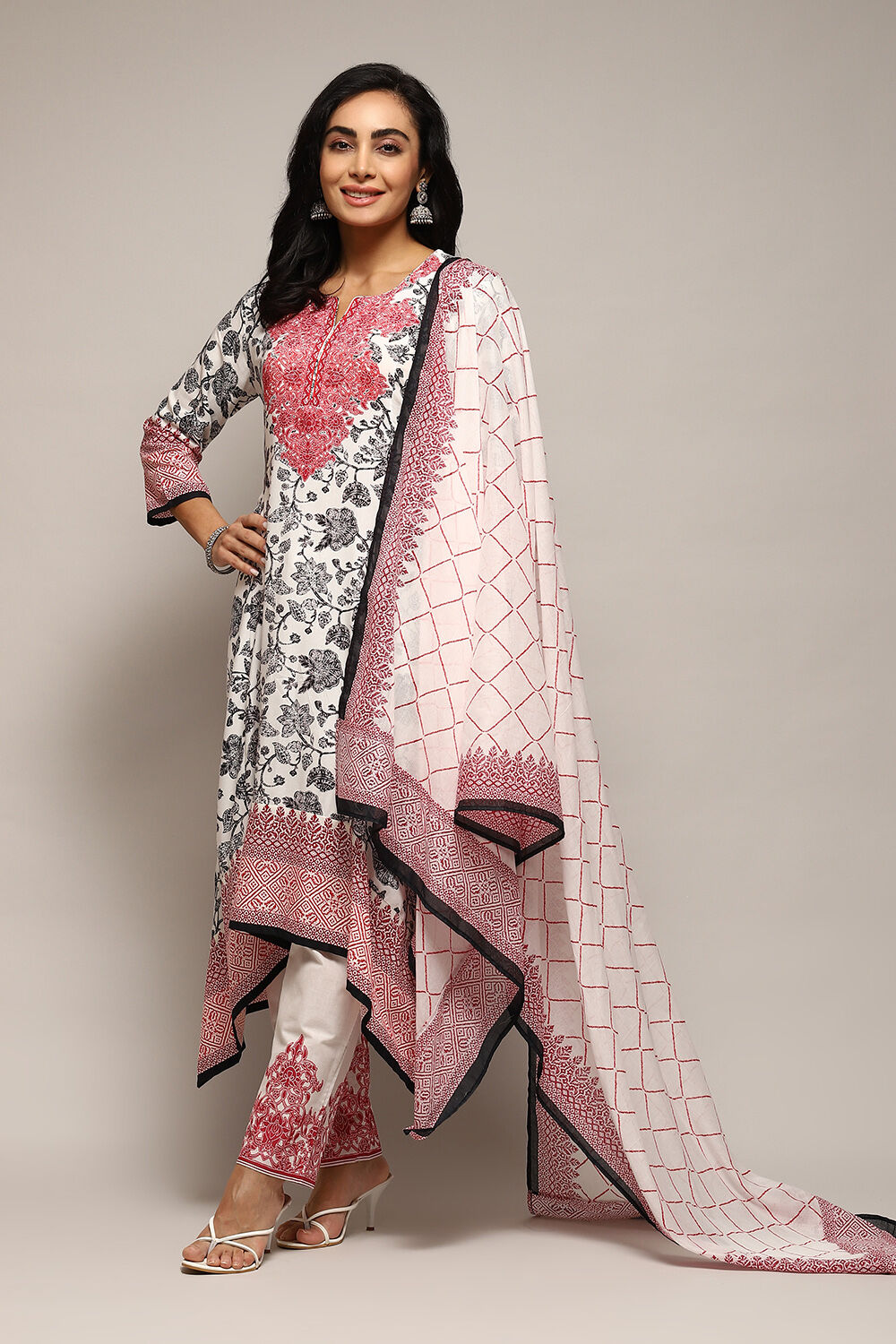 Off White Viscose Straight Printed Kurta Pant Suit Set image number 0